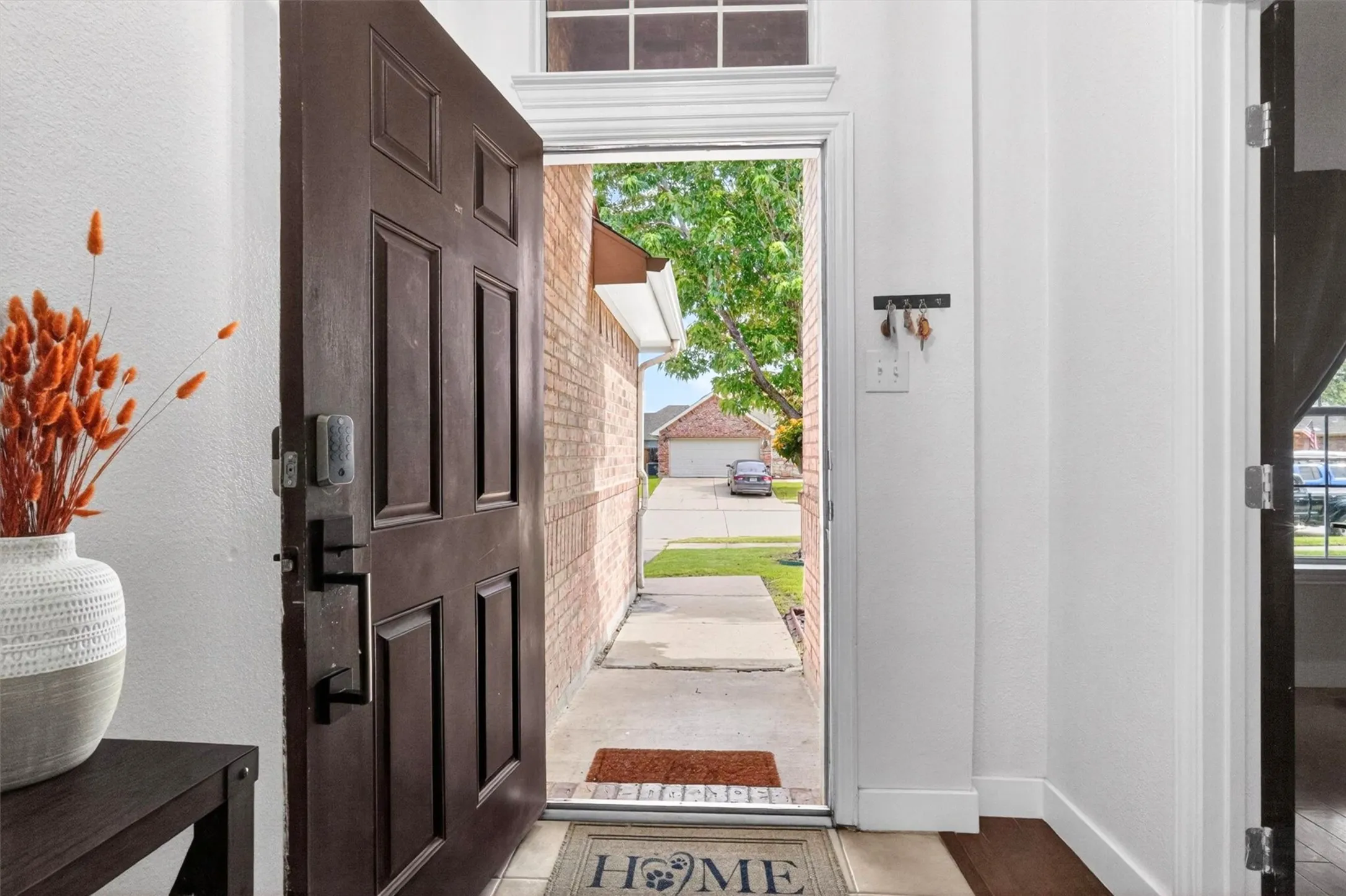 Single Family Residence For Sale in Dallas County , 1347 Lake Forest Drive, Grand Prairie, Texas 75052, 3 Bedroom, 2 Bathroom, 2 Garage spaces, 1,863 Sqft, built in 2006, mls#21394878, Real Estate Agent in Grand Prairie, Homes For Sale in Dallas county, Homes For Sale in Grand Prairie, Realtor in Grand Prairie Texas, Real Estate Brokerage Independent Realty Texas, Luminita Cordes Realtor