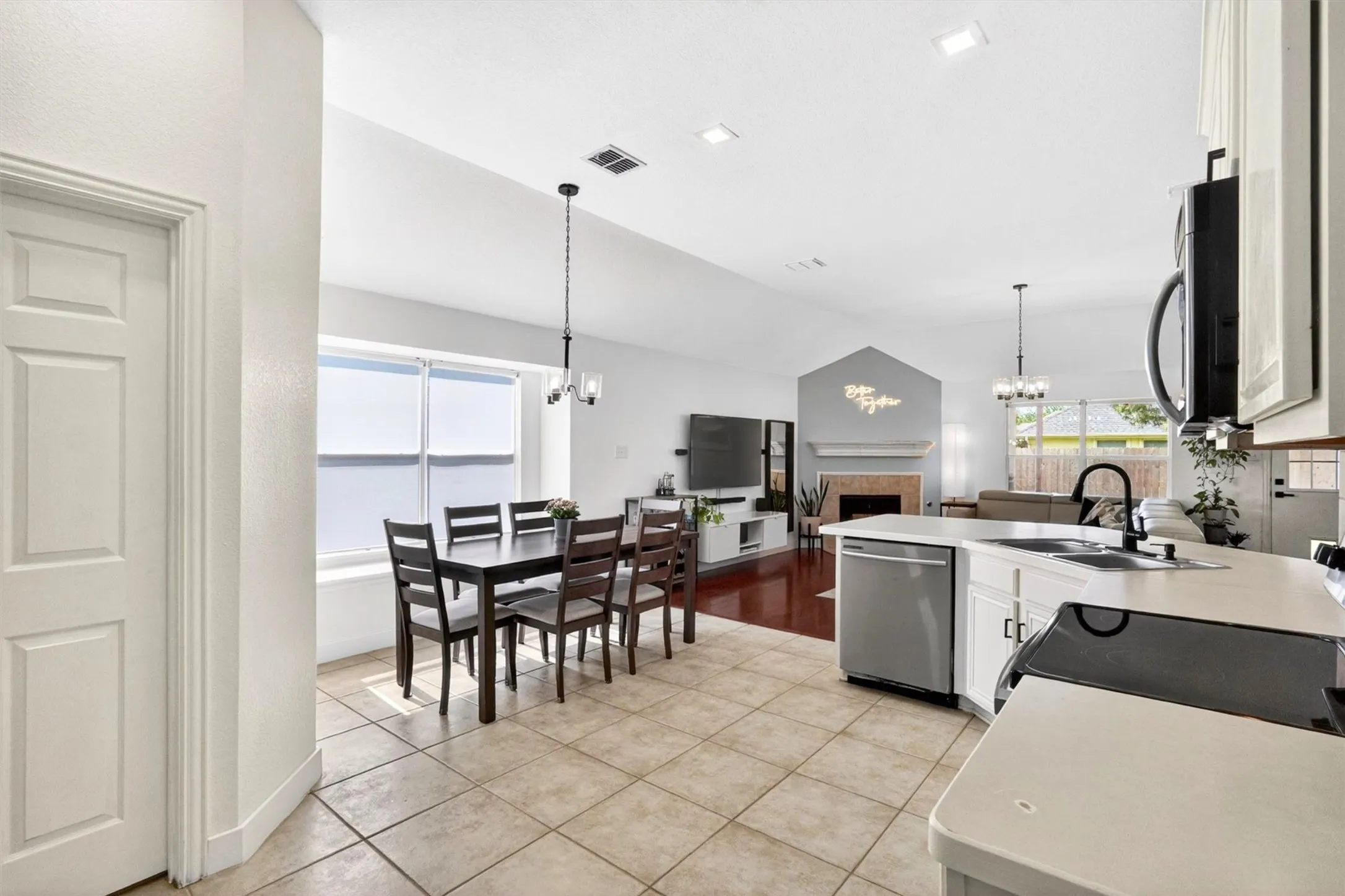 Single Family Residence For Sale in Dallas County , 1347 Lake Forest Drive, Grand Prairie, Texas 75052, 3 Bedroom, 2 Bathroom, 2 Garage spaces, 1,863 Sqft, built in 2006, mls#21394878, Real Estate Agent in Grand Prairie, Homes For Sale in Dallas county, Homes For Sale in Grand Prairie, Realtor in Grand Prairie Texas, Real Estate Brokerage Independent Realty Texas, Luminita Cordes Realtor