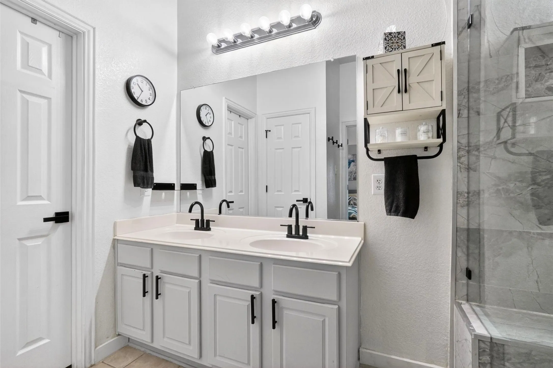 Single Family Residence For Sale in Dallas County , 1347 Lake Forest Drive, Grand Prairie, Texas 75052, 3 Bedroom, 2 Bathroom, 2 Garage spaces, 1,863 Sqft, built in 2006, mls#21394878, Real Estate Agent in Grand Prairie, Homes For Sale in Dallas county, Homes For Sale in Grand Prairie, Realtor in Grand Prairie Texas, Real Estate Brokerage Independent Realty Texas, Luminita Cordes Realtor