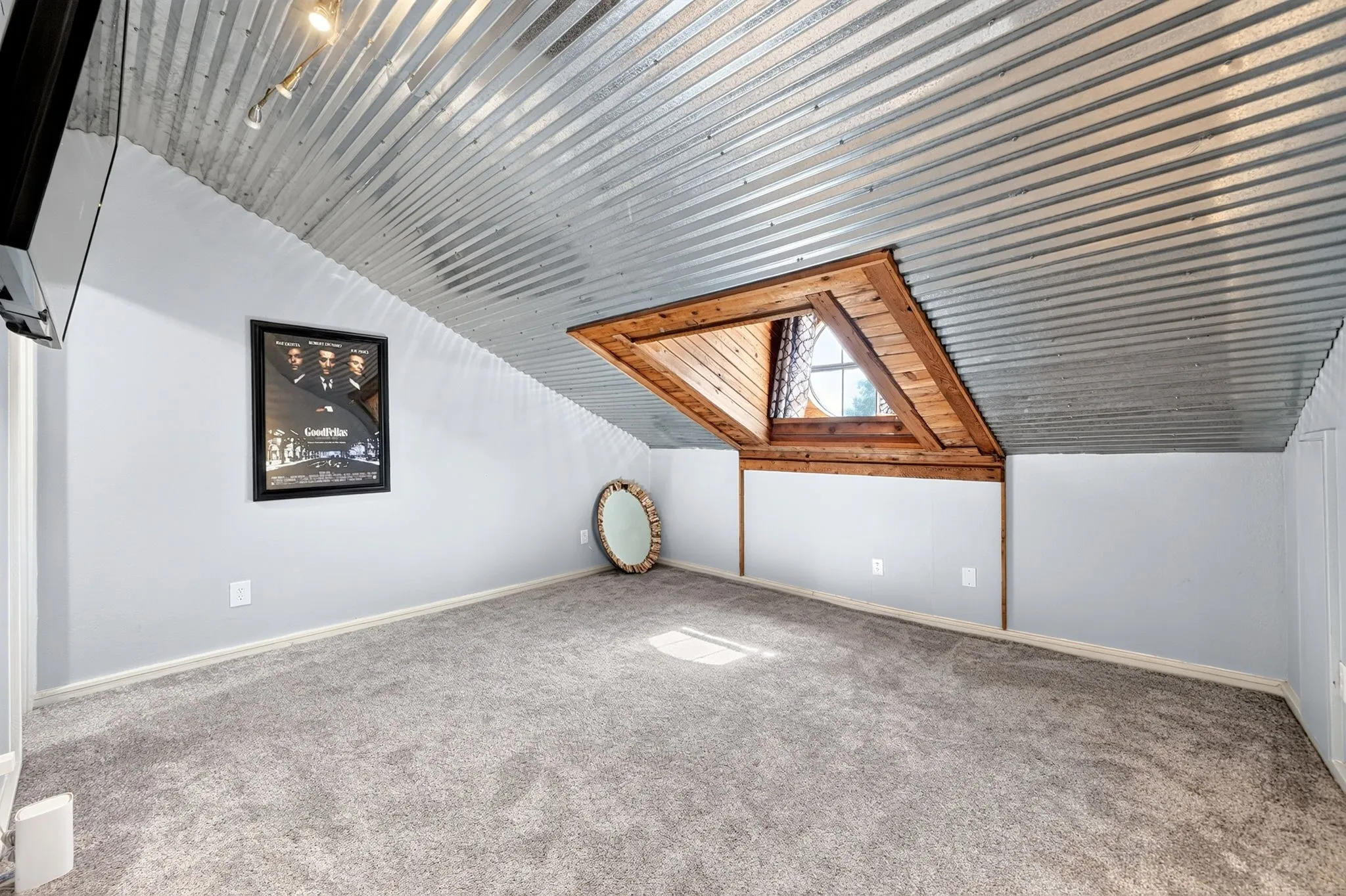 Single Family Residence For Sale in Rockwall County , 502 Columbia Drive, Rockwall, Texas 75032, 3 Bedroom, 3 Bathroom, 2 Garage spaces, 2,206 Sqft, built in 1987, mls#21392000, Real Estate Agent in Rockwall, Homes For Sale in Rockwall county, Homes For Sale in Rockwall, Realtor in Rockwall Texas, Real Estate Brokerage Independent Realty Texas, Luminita Cordes Realtor