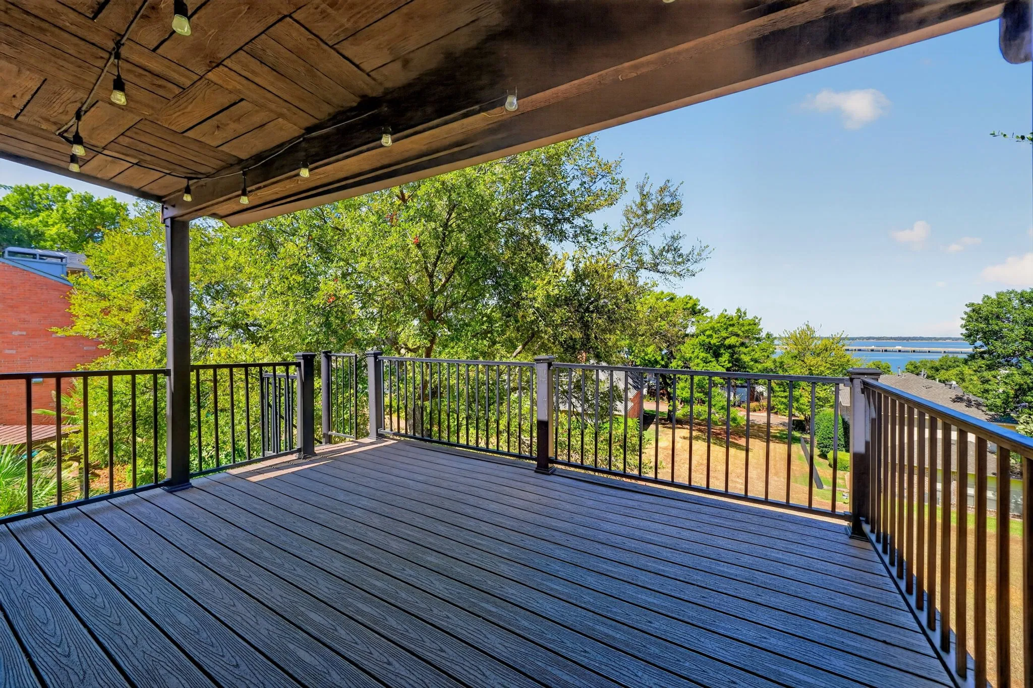 Single Family Residence For Sale in Rockwall County , 502 Columbia Drive, Rockwall, Texas 75032, 3 Bedroom, 3 Bathroom, 2 Garage spaces, 2,206 Sqft, built in 1987, mls#21392000, Real Estate Agent in Rockwall, Homes For Sale in Rockwall county, Homes For Sale in Rockwall, Realtor in Rockwall Texas, Real Estate Brokerage Independent Realty Texas, Luminita Cordes Realtor