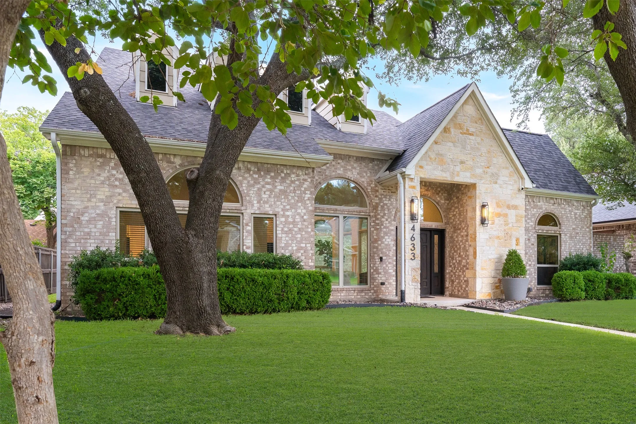 Single Family Residence For Sale in Collin County , 4633 Portrait Lane, Plano, Texas 75024, 4 Bedroom, 3 Bathroom, 2 Garage spaces, 2,758 Sqft, built in 1988, mls#21394768, Real Estate Agent in Plano, Homes For Sale in Collin county, Homes For Sale in Plano, Realtor in Plano Texas, Real Estate Brokerage Independent Realty Texas, Luminita Cordes Realtor