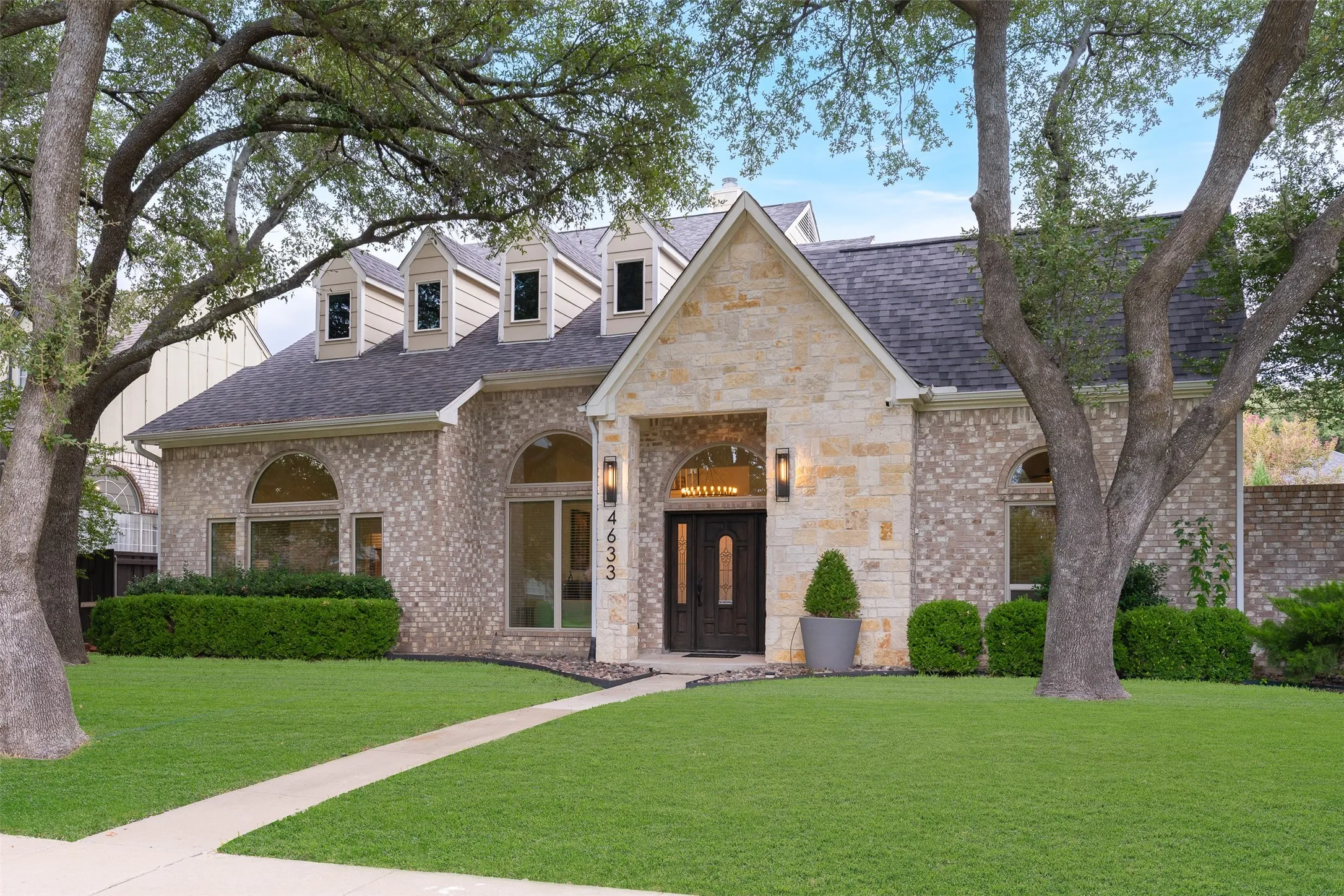Single Family Residence For Sale in Collin County , 4633 Portrait Lane, Plano, Texas 75024, 4 Bedroom, 3 Bathroom, 2 Garage spaces, 2,758 Sqft, built in 1988, mls#21394768, Real Estate Agent in Plano, Homes For Sale in Collin county, Homes For Sale in Plano, Realtor in Plano Texas, Real Estate Brokerage Independent Realty Texas, Luminita Cordes Realtor