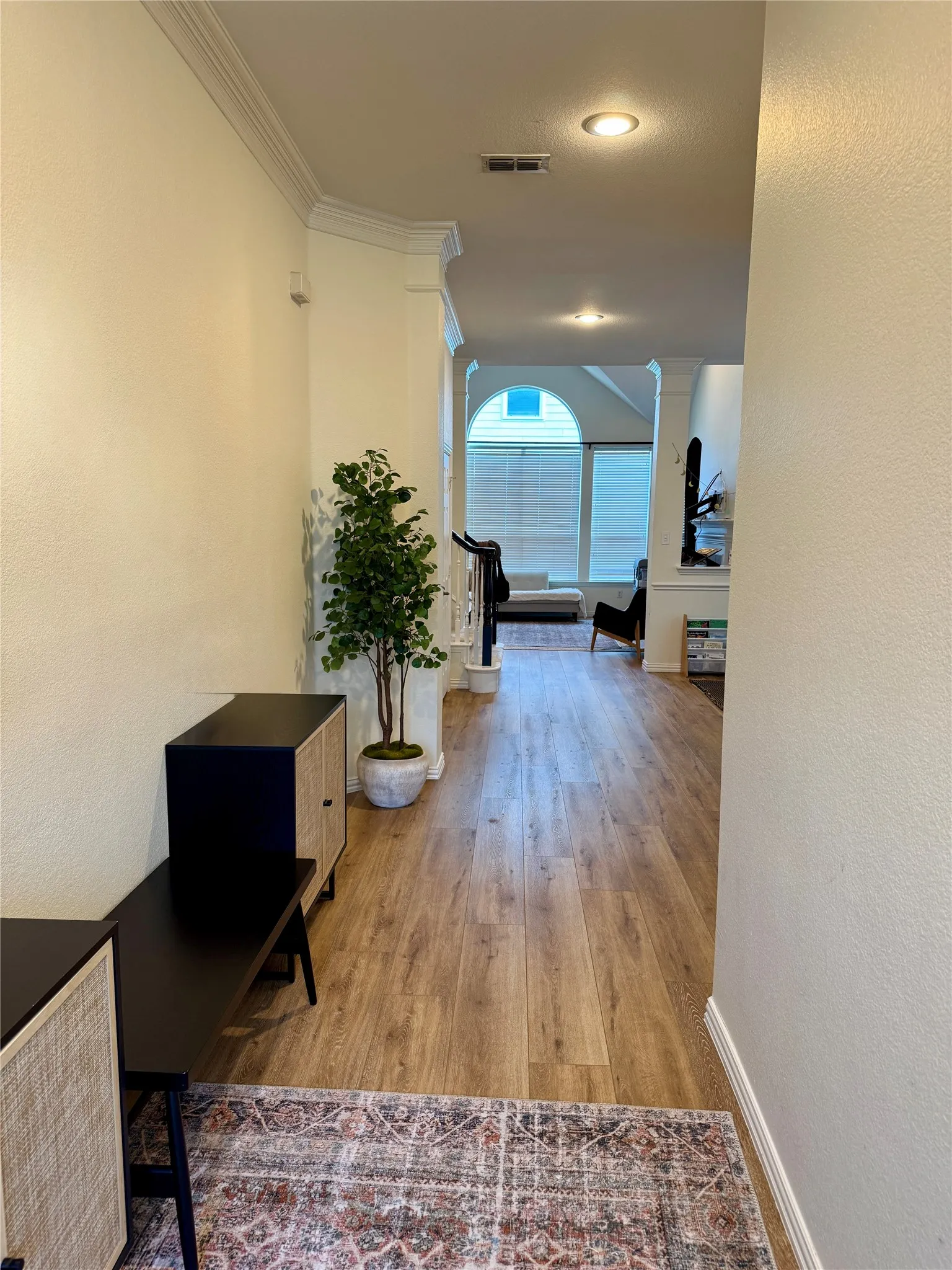 Single Family Residence For Rent in Tarrant County , 803 Kodiak Circle, Euless, Texas 76039, 4 Bedroom, 3 Bathroom, 2 Garage spaces, 2,581 Sqft, built in 2004, mls#21391125, Real Estate Agent in Euless, Homes For Rent in Tarrant county, Homes For Rent in Euless, Realtor in Euless Texas, Real Estate Brokerage Independent Realty Texas, Luminita Cordes Realtor