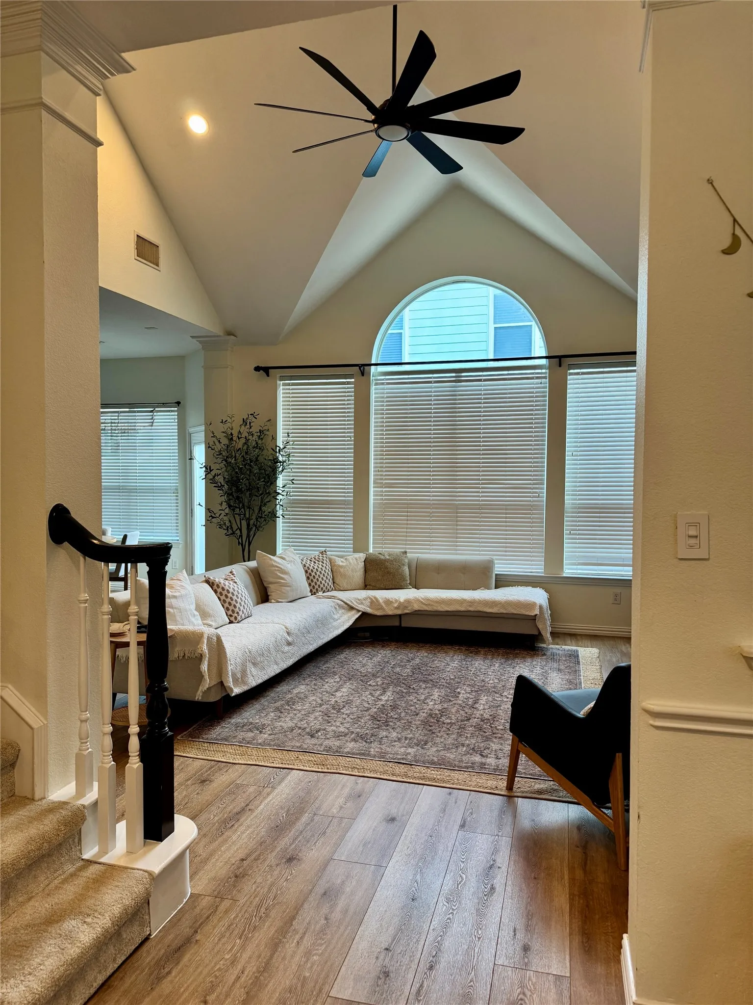 Single Family Residence For Rent in Tarrant County , 803 Kodiak Circle, Euless, Texas 76039, 4 Bedroom, 3 Bathroom, 2 Garage spaces, 2,581 Sqft, built in 2004, mls#21391125, Real Estate Agent in Euless, Homes For Rent in Tarrant county, Homes For Rent in Euless, Realtor in Euless Texas, Real Estate Brokerage Independent Realty Texas, Luminita Cordes Realtor