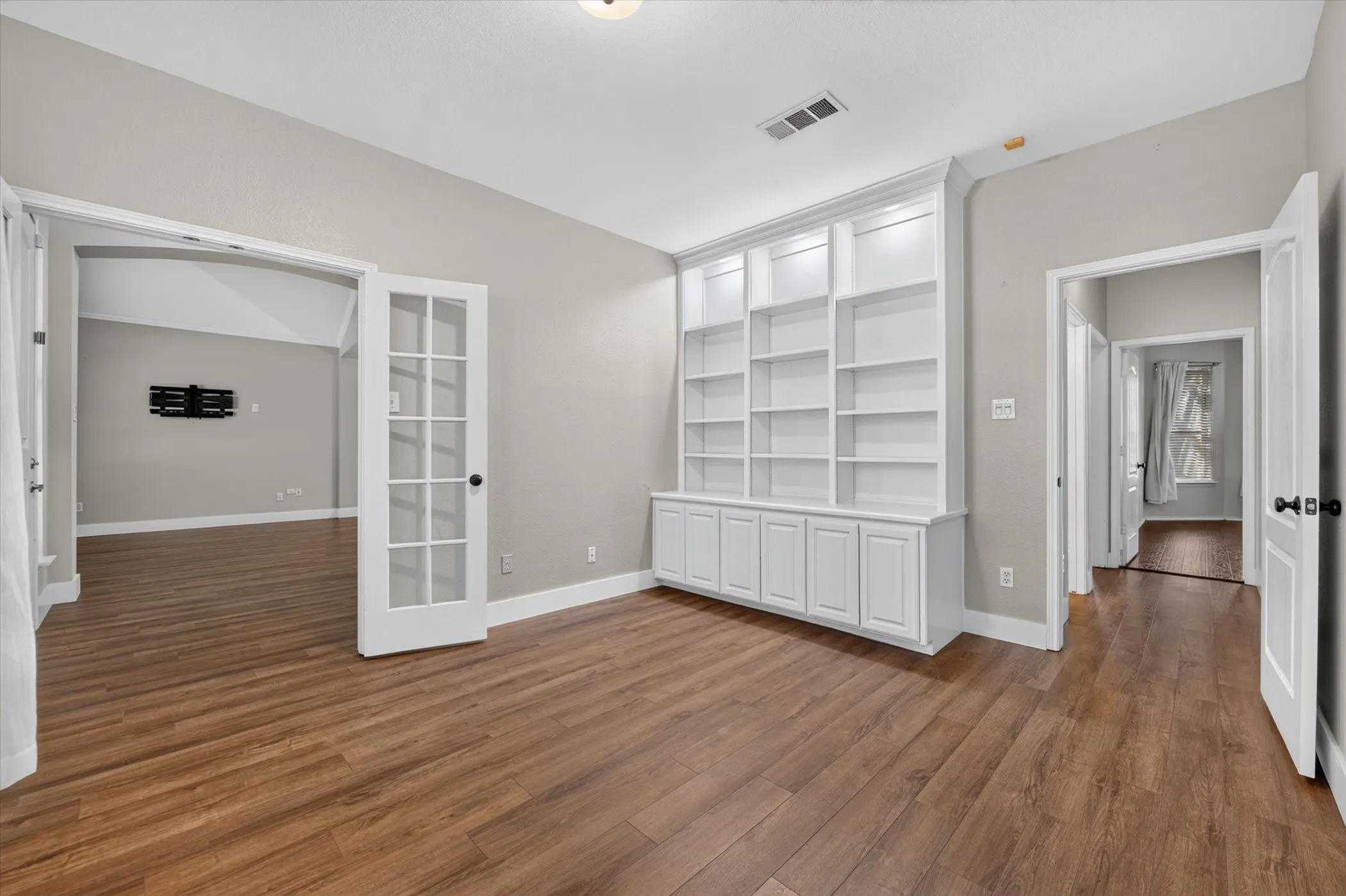 Single Family Residence For Sale in Collin County , 4017 Strattford Drive, Frisco, Texas 75035, 3 Bedroom, 3 Bathroom, 2 Garage spaces, 2,779 Sqft, built in 1996, mls#21383254, Real Estate Agent in Frisco, Homes For Sale in Collin county, Homes For Sale in Frisco, Realtor in Frisco Texas, Real Estate Brokerage Independent Realty Texas, Luminita Cordes Realtor
