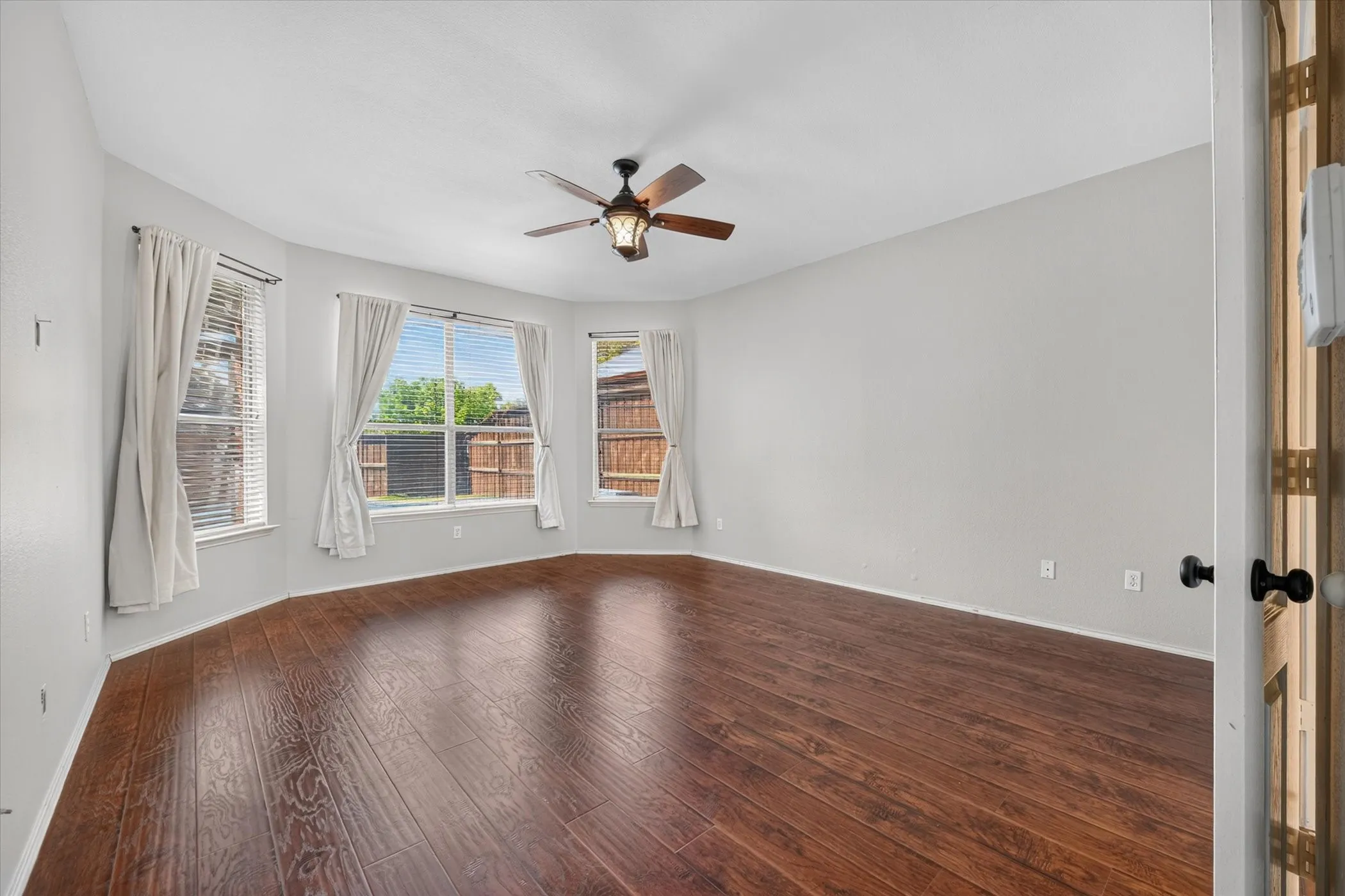 Single Family Residence For Sale in Collin County , 4017 Strattford Drive, Frisco, Texas 75035, 3 Bedroom, 3 Bathroom, 2 Garage spaces, 2,779 Sqft, built in 1996, mls#21383254, Real Estate Agent in Frisco, Homes For Sale in Collin county, Homes For Sale in Frisco, Realtor in Frisco Texas, Real Estate Brokerage Independent Realty Texas, Luminita Cordes Realtor