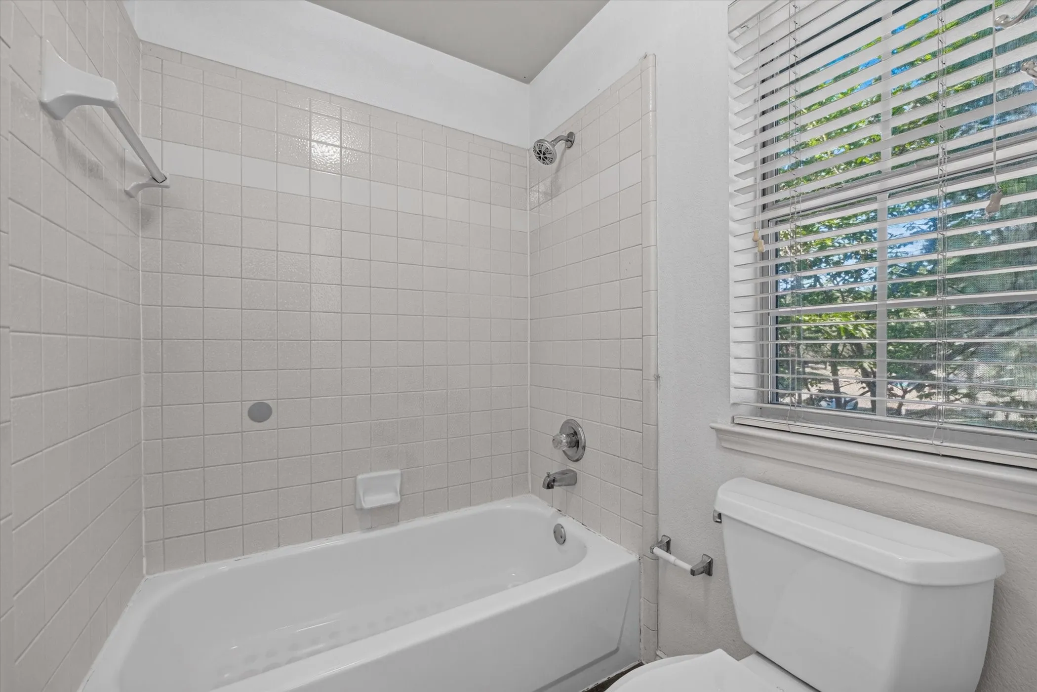 Single Family Residence For Sale in Collin County , 4017 Strattford Drive, Frisco, Texas 75035, 3 Bedroom, 3 Bathroom, 2 Garage spaces, 2,779 Sqft, built in 1996, mls#21383254, Real Estate Agent in Frisco, Homes For Sale in Collin county, Homes For Sale in Frisco, Realtor in Frisco Texas, Real Estate Brokerage Independent Realty Texas, Luminita Cordes Realtor