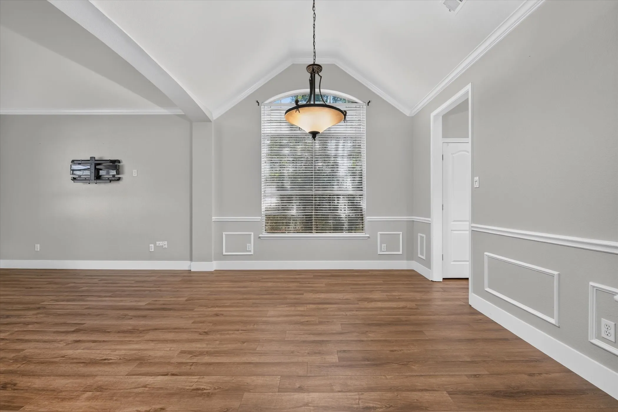 Single Family Residence For Sale in Collin County , 4017 Strattford Drive, Frisco, Texas 75035, 3 Bedroom, 3 Bathroom, 2 Garage spaces, 2,779 Sqft, built in 1996, mls#21383254, Real Estate Agent in Frisco, Homes For Sale in Collin county, Homes For Sale in Frisco, Realtor in Frisco Texas, Real Estate Brokerage Independent Realty Texas, Luminita Cordes Realtor