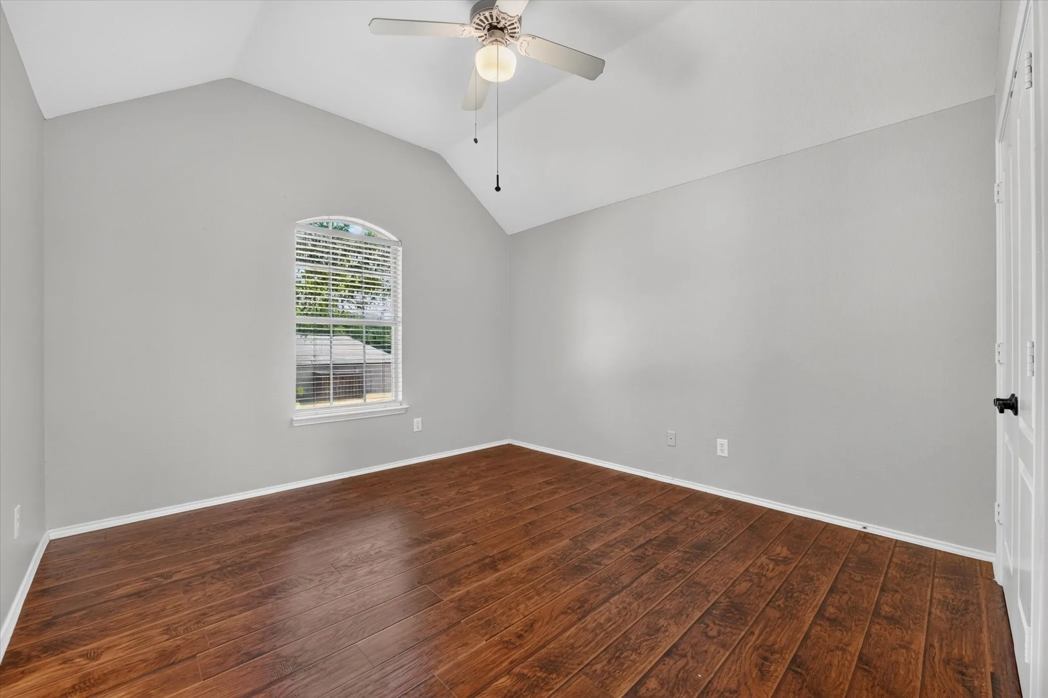 Single Family Residence For Sale in Collin County , 4017 Strattford Drive, Frisco, Texas 75035, 3 Bedroom, 3 Bathroom, 2 Garage spaces, 2,779 Sqft, built in 1996, mls#21383254, Real Estate Agent in Frisco, Homes For Sale in Collin county, Homes For Sale in Frisco, Realtor in Frisco Texas, Real Estate Brokerage Independent Realty Texas, Luminita Cordes Realtor