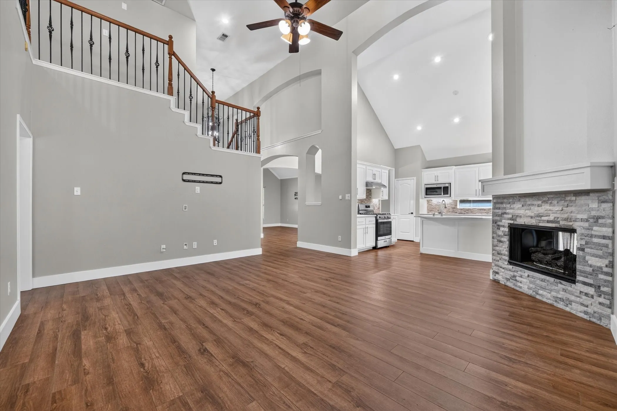 Single Family Residence For Sale in Collin County , 4017 Strattford Drive, Frisco, Texas 75035, 3 Bedroom, 3 Bathroom, 2 Garage spaces, 2,779 Sqft, built in 1996, mls#21383254, Real Estate Agent in Frisco, Homes For Sale in Collin county, Homes For Sale in Frisco, Realtor in Frisco Texas, Real Estate Brokerage Independent Realty Texas, Luminita Cordes Realtor