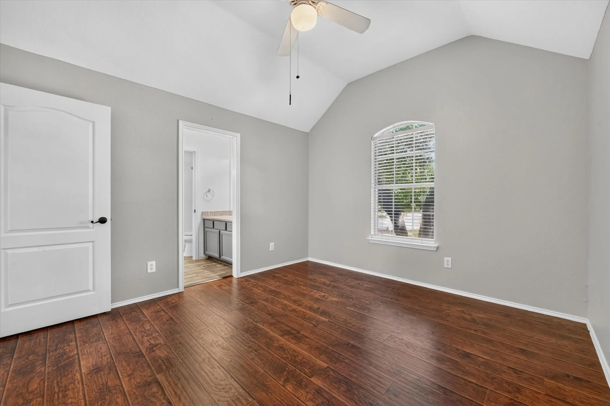 Single Family Residence For Sale in Collin County , 4017 Strattford Drive, Frisco, Texas 75035, 3 Bedroom, 3 Bathroom, 2 Garage spaces, 2,779 Sqft, built in 1996, mls#21383254, Real Estate Agent in Frisco, Homes For Sale in Collin county, Homes For Sale in Frisco, Realtor in Frisco Texas, Real Estate Brokerage Independent Realty Texas, Luminita Cordes Realtor