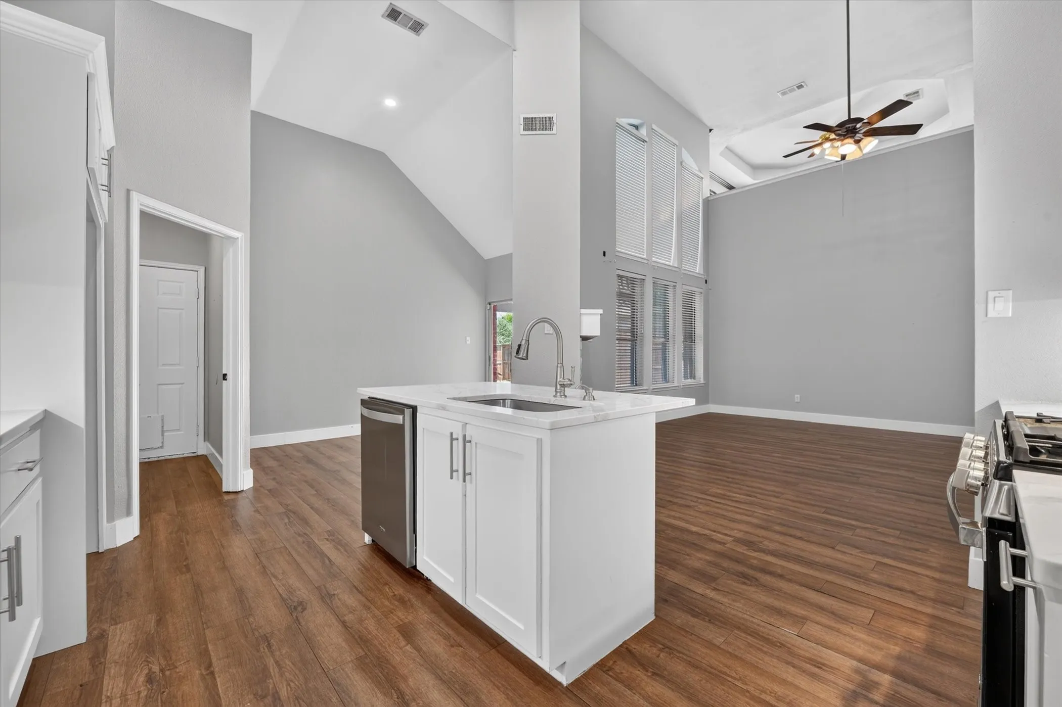 Single Family Residence For Sale in Collin County , 4017 Strattford Drive, Frisco, Texas 75035, 3 Bedroom, 3 Bathroom, 2 Garage spaces, 2,779 Sqft, built in 1996, mls#21383254, Real Estate Agent in Frisco, Homes For Sale in Collin county, Homes For Sale in Frisco, Realtor in Frisco Texas, Real Estate Brokerage Independent Realty Texas, Luminita Cordes Realtor