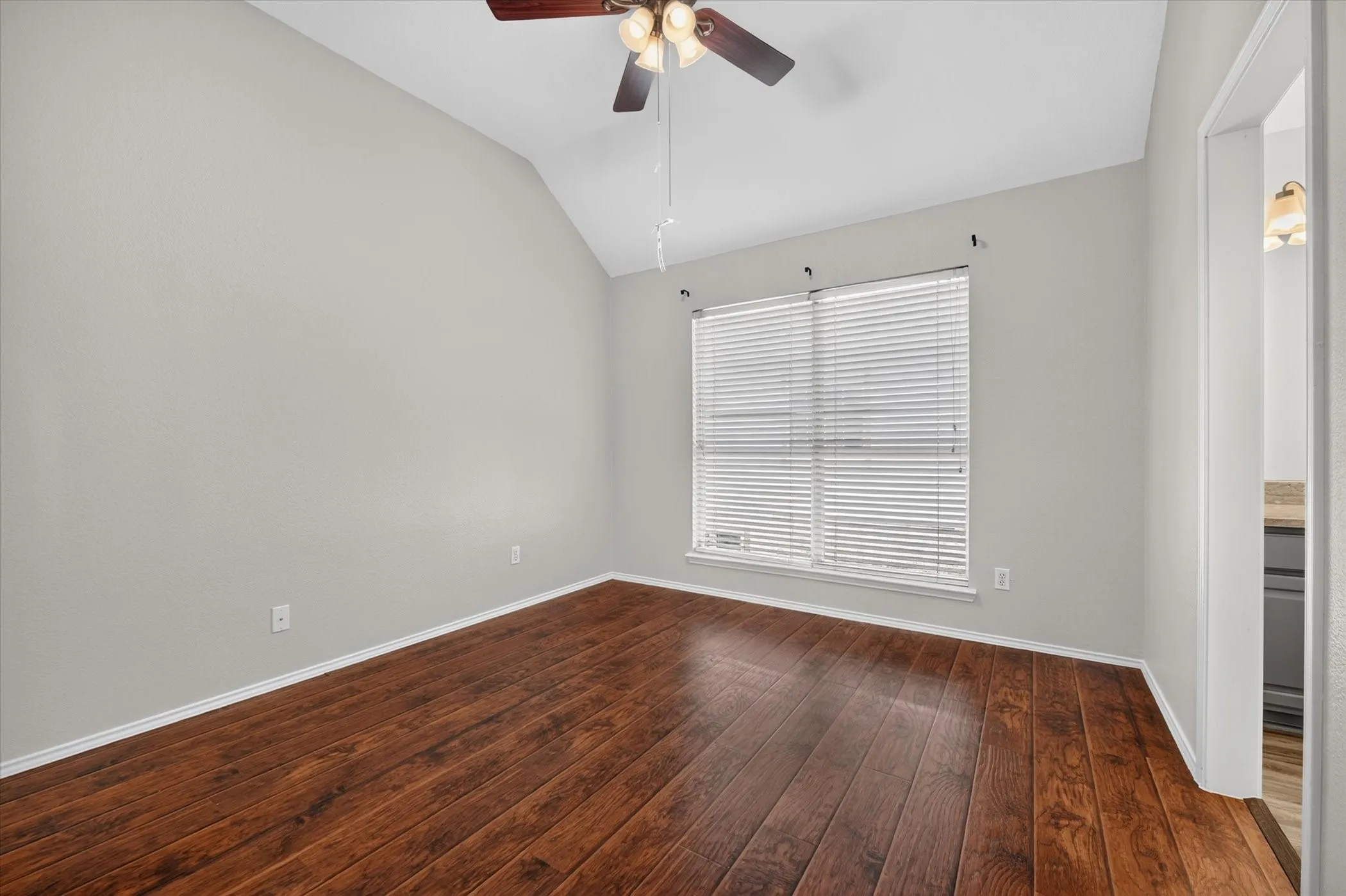 Single Family Residence For Sale in Collin County , 4017 Strattford Drive, Frisco, Texas 75035, 3 Bedroom, 3 Bathroom, 2 Garage spaces, 2,779 Sqft, built in 1996, mls#21383254, Real Estate Agent in Frisco, Homes For Sale in Collin county, Homes For Sale in Frisco, Realtor in Frisco Texas, Real Estate Brokerage Independent Realty Texas, Luminita Cordes Realtor