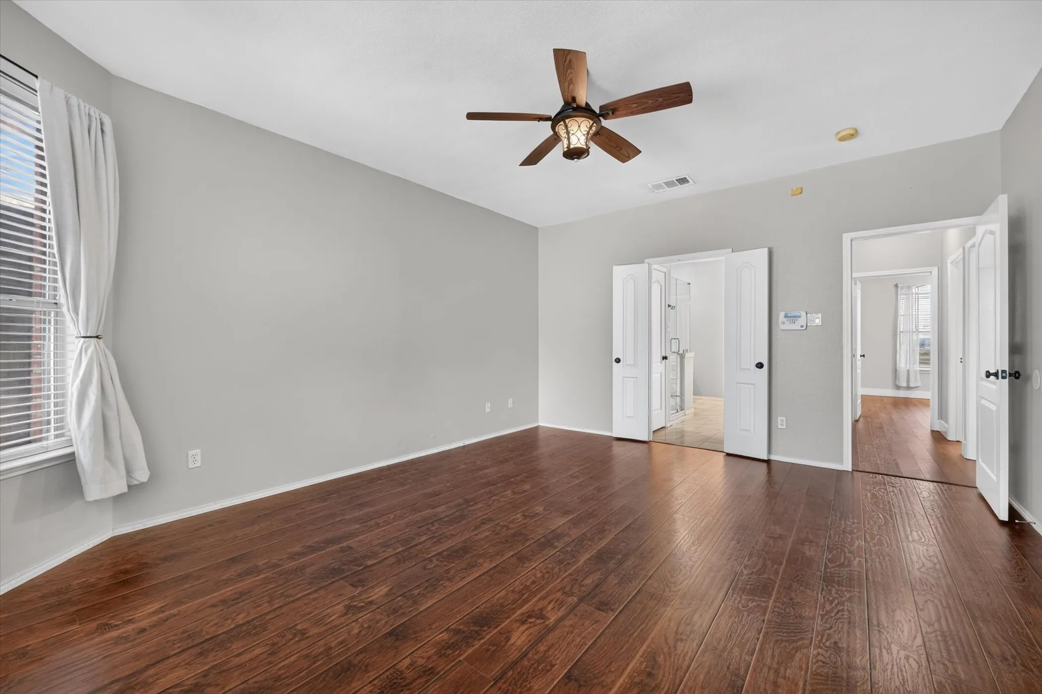 Single Family Residence For Sale in Collin County , 4017 Strattford Drive, Frisco, Texas 75035, 3 Bedroom, 3 Bathroom, 2 Garage spaces, 2,779 Sqft, built in 1996, mls#21383254, Real Estate Agent in Frisco, Homes For Sale in Collin county, Homes For Sale in Frisco, Realtor in Frisco Texas, Real Estate Brokerage Independent Realty Texas, Luminita Cordes Realtor