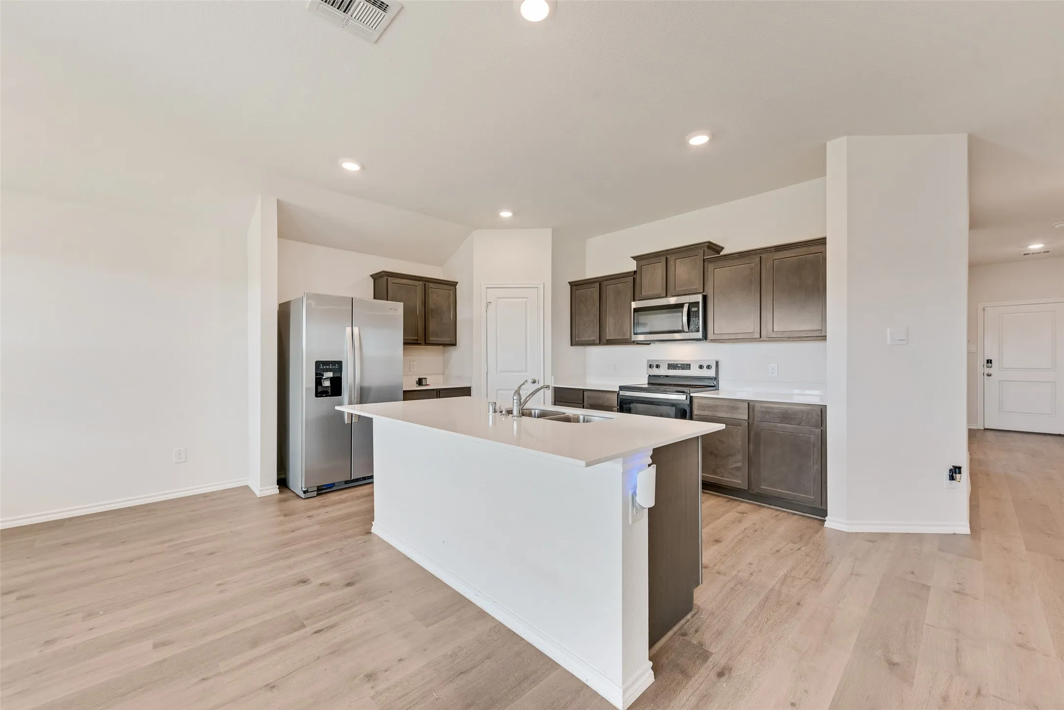 Single Family Residence For Rent in Kaufman County , 2706 Knollwood Trail, Crandall, Texas 75114, 4 Bedroom, 2 Bathroom, 2 Garage spaces, 1,512 Sqft, built in 2024, mls#21395027, Real Estate Agent in Crandall, Homes For Rent in Kaufman county, Homes For Rent in Crandall, Realtor in Crandall Texas, Real Estate Brokerage Independent Realty Texas, Luminita Cordes Realtor