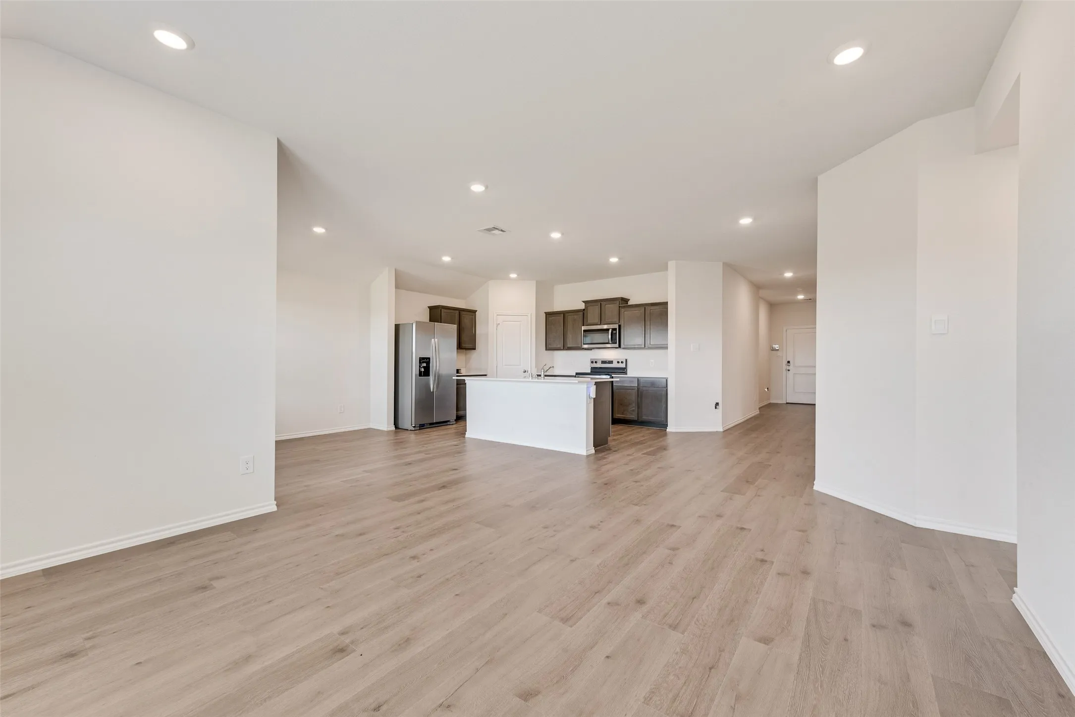 Single Family Residence For Rent in Kaufman County , 2706 Knollwood Trail, Crandall, Texas 75114, 4 Bedroom, 2 Bathroom, 2 Garage spaces, 1,512 Sqft, built in 2024, mls#21395027, Real Estate Agent in Crandall, Homes For Rent in Kaufman county, Homes For Rent in Crandall, Realtor in Crandall Texas, Real Estate Brokerage Independent Realty Texas, Luminita Cordes Realtor