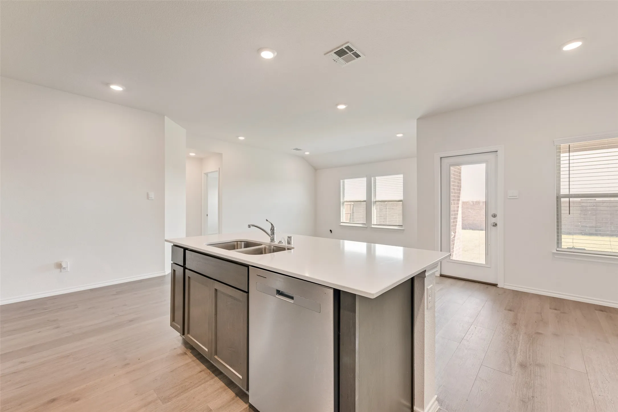 Single Family Residence For Rent in Kaufman County , 2706 Knollwood Trail, Crandall, Texas 75114, 4 Bedroom, 2 Bathroom, 2 Garage spaces, 1,512 Sqft, built in 2024, mls#21395027, Real Estate Agent in Crandall, Homes For Rent in Kaufman county, Homes For Rent in Crandall, Realtor in Crandall Texas, Real Estate Brokerage Independent Realty Texas, Luminita Cordes Realtor