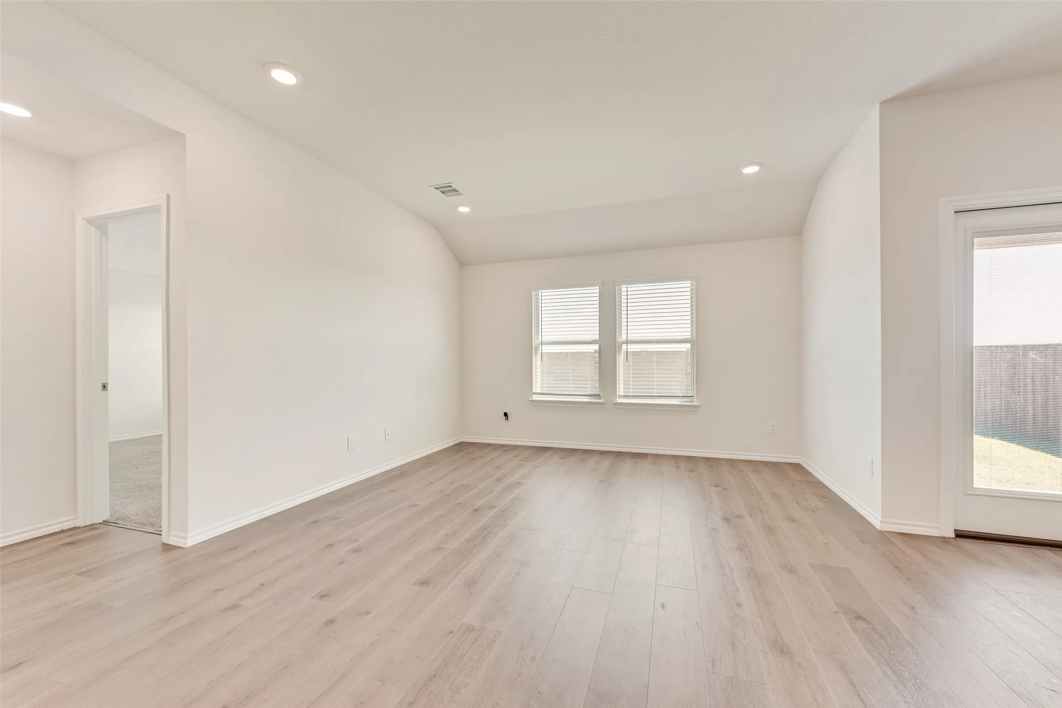 Single Family Residence For Rent in Kaufman County , 2706 Knollwood Trail, Crandall, Texas 75114, 4 Bedroom, 2 Bathroom, 2 Garage spaces, 1,512 Sqft, built in 2024, mls#21395027, Real Estate Agent in Crandall, Homes For Rent in Kaufman county, Homes For Rent in Crandall, Realtor in Crandall Texas, Real Estate Brokerage Independent Realty Texas, Luminita Cordes Realtor