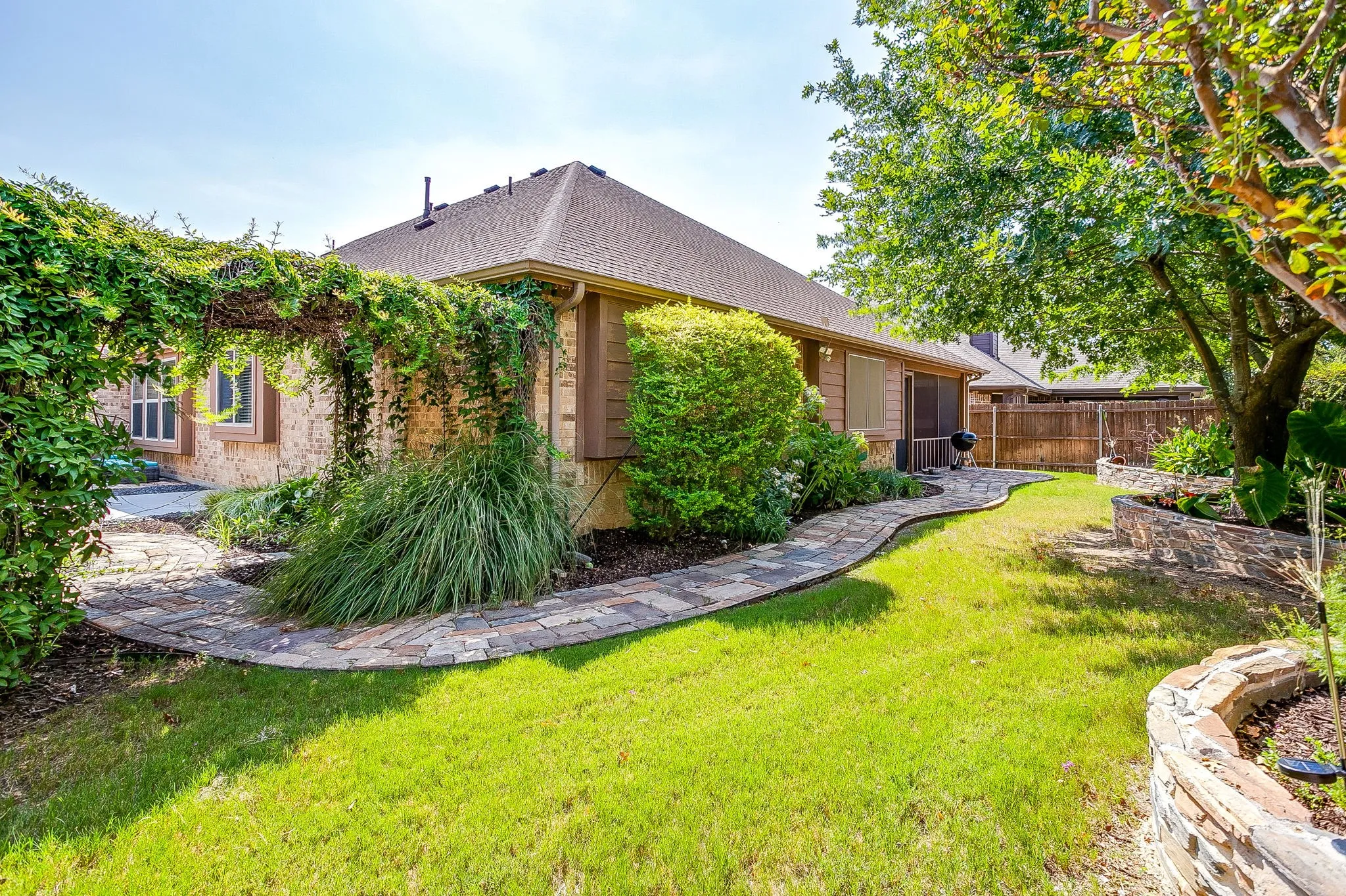 Single Family Residence For Sale in Johnson County , 1169 Spring Cress Drive, Burleson, Texas 76028, 4 Bedroom, 2 Bathroom, 3 Garage spaces, 2,305 Sqft, built in 2016, mls#21394864, Real Estate Agent in Burleson, Homes For Sale in Johnson county, Homes For Sale in Burleson, Realtor in Burleson Texas, Real Estate Brokerage Independent Realty Texas, Luminita Cordes Realtor