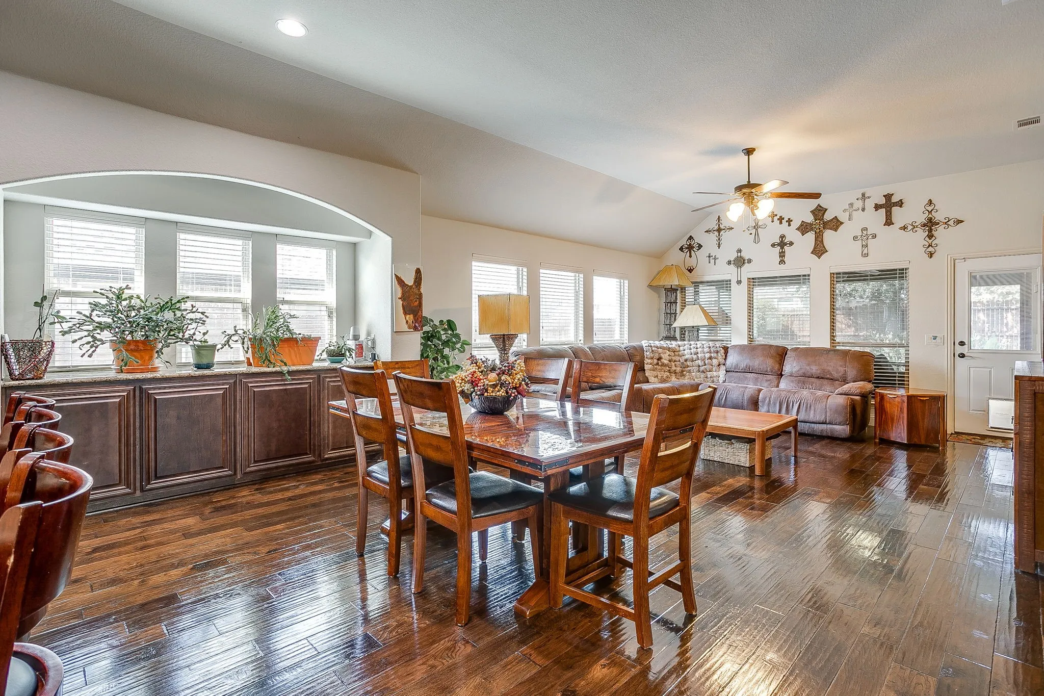 Single Family Residence For Sale in Johnson County , 1169 Spring Cress Drive, Burleson, Texas 76028, 4 Bedroom, 2 Bathroom, 3 Garage spaces, 2,305 Sqft, built in 2016, mls#21394864, Real Estate Agent in Burleson, Homes For Sale in Johnson county, Homes For Sale in Burleson, Realtor in Burleson Texas, Real Estate Brokerage Independent Realty Texas, Luminita Cordes Realtor