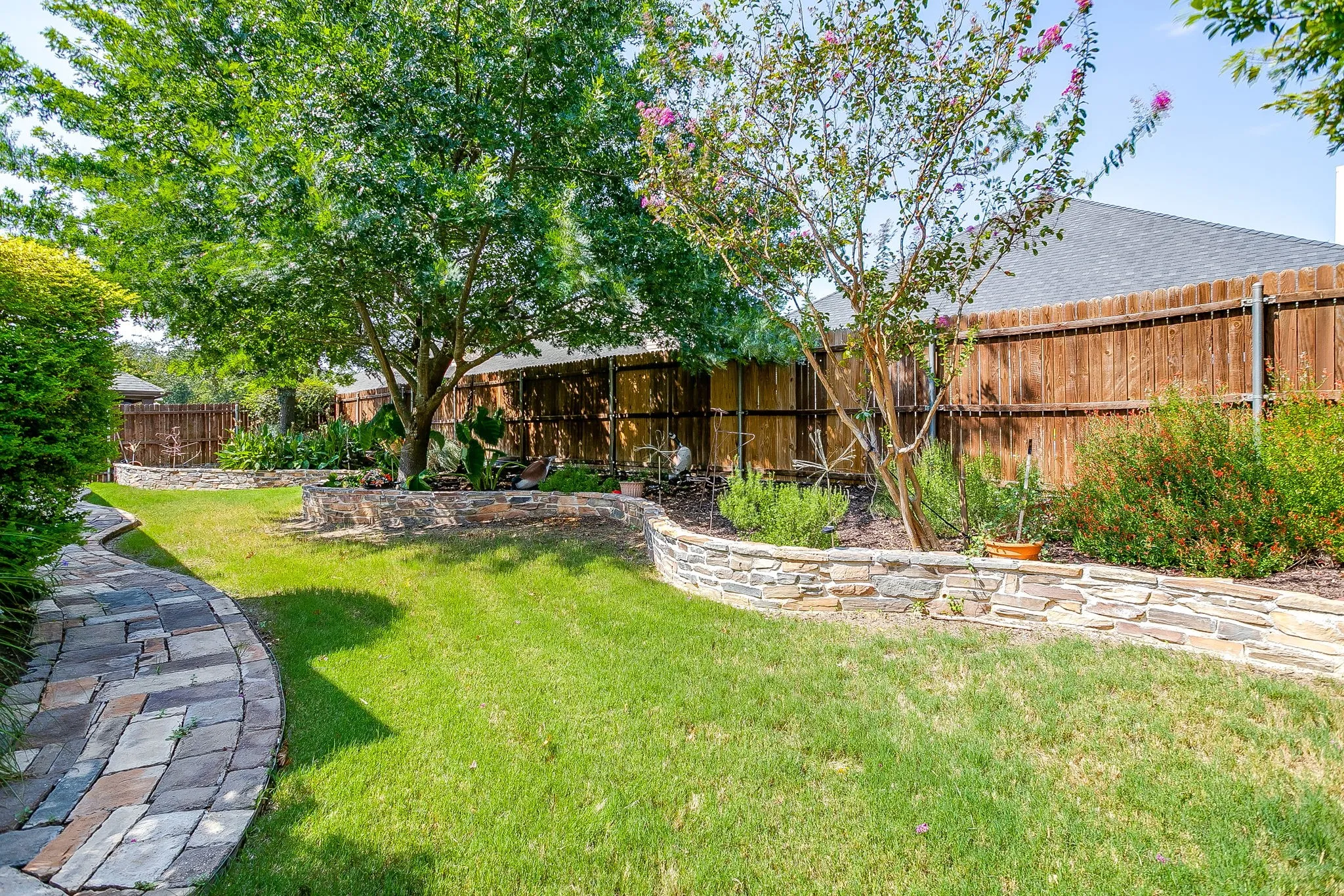 Single Family Residence For Sale in Johnson County , 1169 Spring Cress Drive, Burleson, Texas 76028, 4 Bedroom, 2 Bathroom, 3 Garage spaces, 2,305 Sqft, built in 2016, mls#21394864, Real Estate Agent in Burleson, Homes For Sale in Johnson county, Homes For Sale in Burleson, Realtor in Burleson Texas, Real Estate Brokerage Independent Realty Texas, Luminita Cordes Realtor