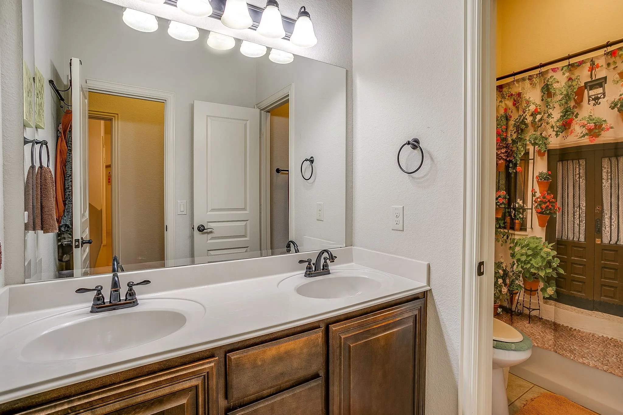 Single Family Residence For Sale in Johnson County , 1169 Spring Cress Drive, Burleson, Texas 76028, 4 Bedroom, 2 Bathroom, 3 Garage spaces, 2,305 Sqft, built in 2016, mls#21394864, Real Estate Agent in Burleson, Homes For Sale in Johnson county, Homes For Sale in Burleson, Realtor in Burleson Texas, Real Estate Brokerage Independent Realty Texas, Luminita Cordes Realtor
