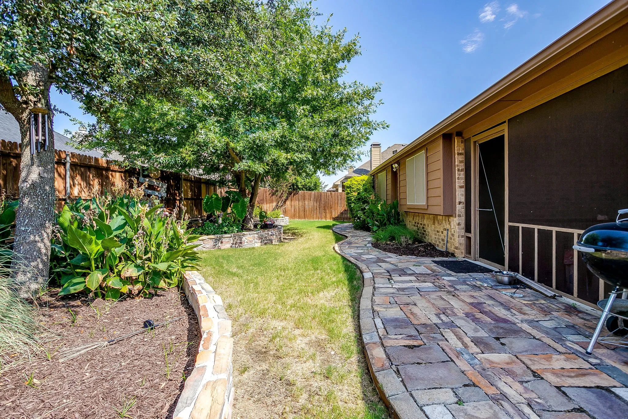 Single Family Residence For Sale in Johnson County , 1169 Spring Cress Drive, Burleson, Texas 76028, 4 Bedroom, 2 Bathroom, 3 Garage spaces, 2,305 Sqft, built in 2016, mls#21394864, Real Estate Agent in Burleson, Homes For Sale in Johnson county, Homes For Sale in Burleson, Realtor in Burleson Texas, Real Estate Brokerage Independent Realty Texas, Luminita Cordes Realtor