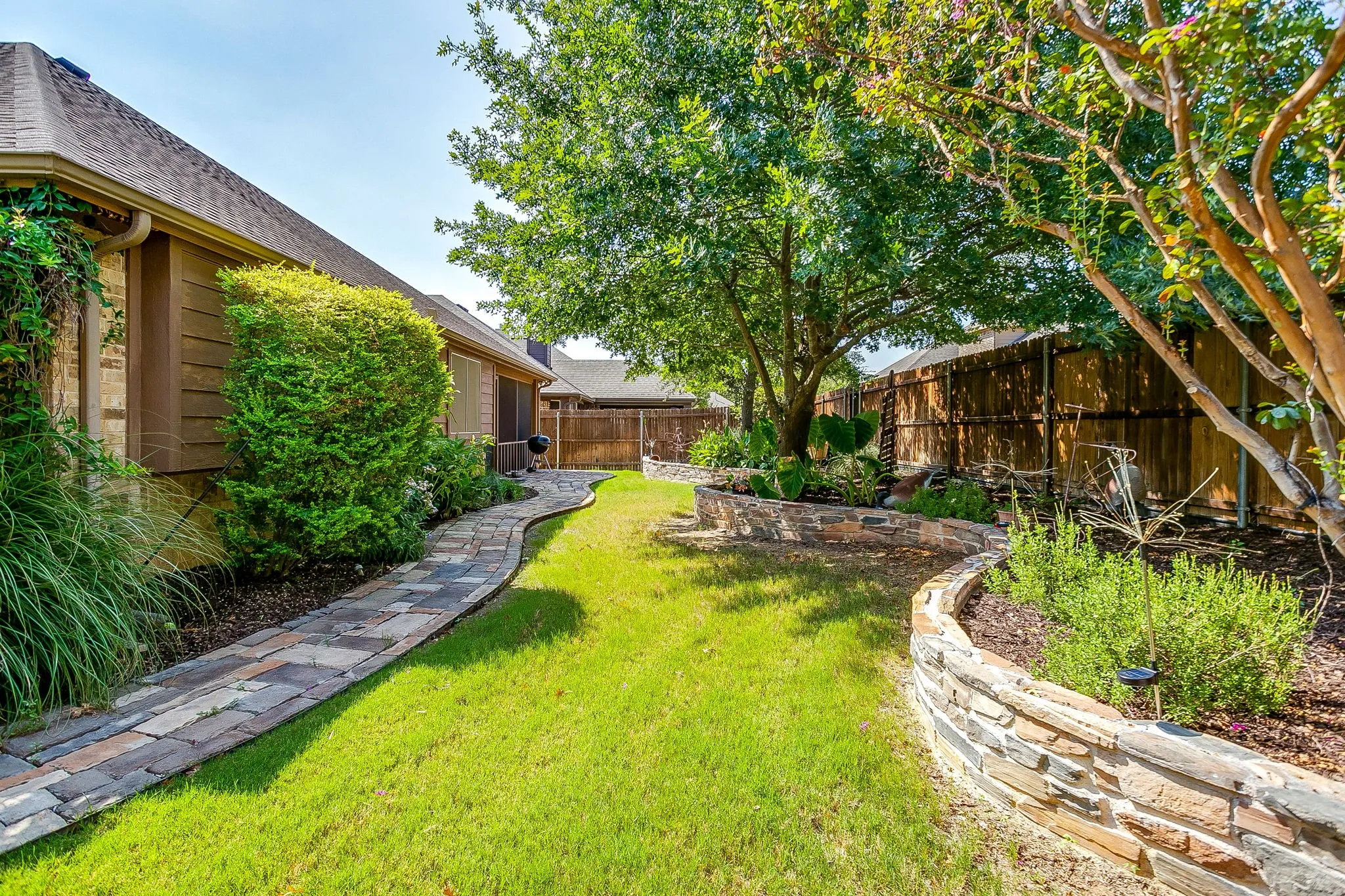 Single Family Residence For Sale in Johnson County , 1169 Spring Cress Drive, Burleson, Texas 76028, 4 Bedroom, 2 Bathroom, 3 Garage spaces, 2,305 Sqft, built in 2016, mls#21394864, Real Estate Agent in Burleson, Homes For Sale in Johnson county, Homes For Sale in Burleson, Realtor in Burleson Texas, Real Estate Brokerage Independent Realty Texas, Luminita Cordes Realtor