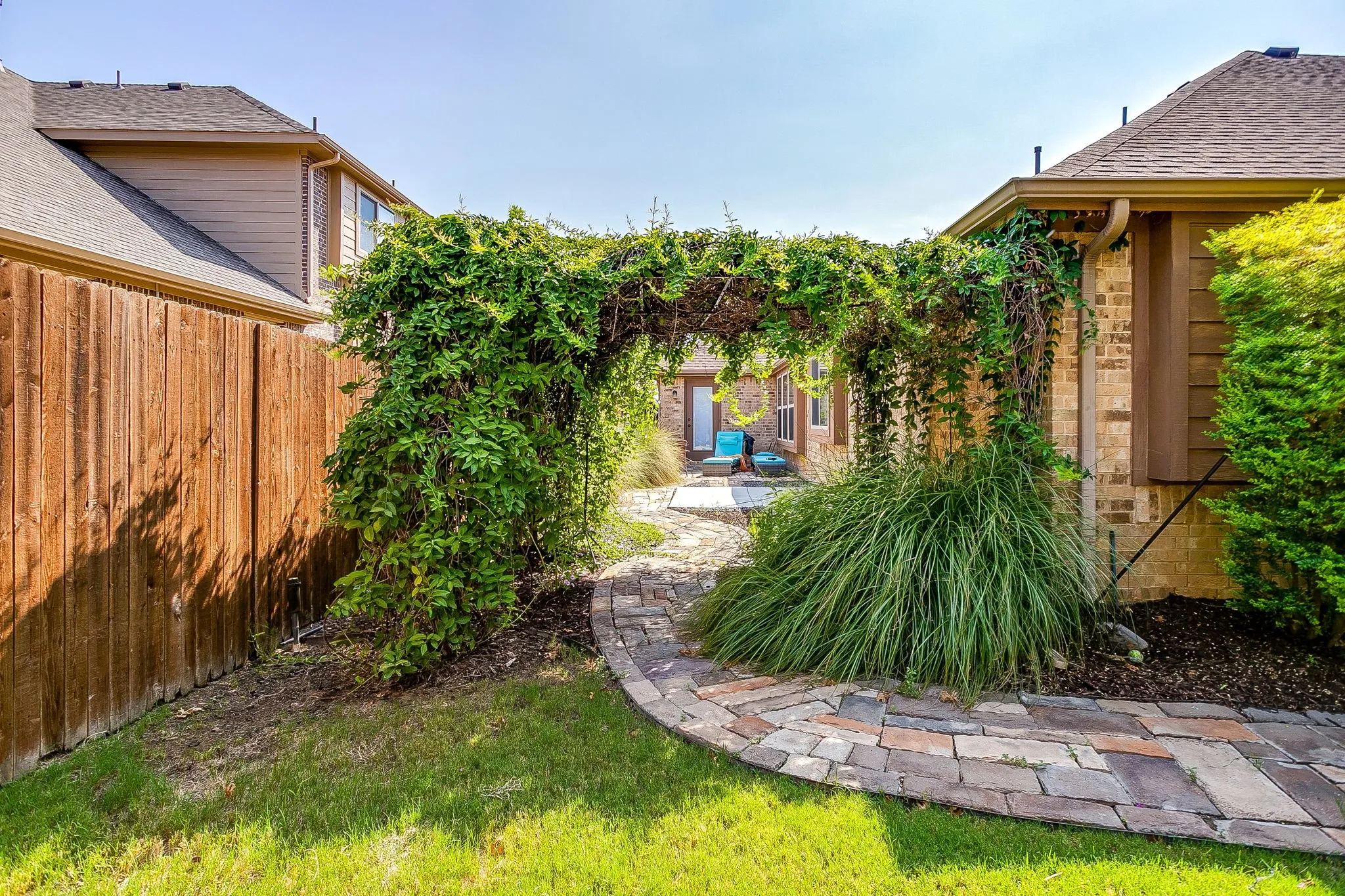 Single Family Residence For Sale in Johnson County , 1169 Spring Cress Drive, Burleson, Texas 76028, 4 Bedroom, 2 Bathroom, 3 Garage spaces, 2,305 Sqft, built in 2016, mls#21394864, Real Estate Agent in Burleson, Homes For Sale in Johnson county, Homes For Sale in Burleson, Realtor in Burleson Texas, Real Estate Brokerage Independent Realty Texas, Luminita Cordes Realtor