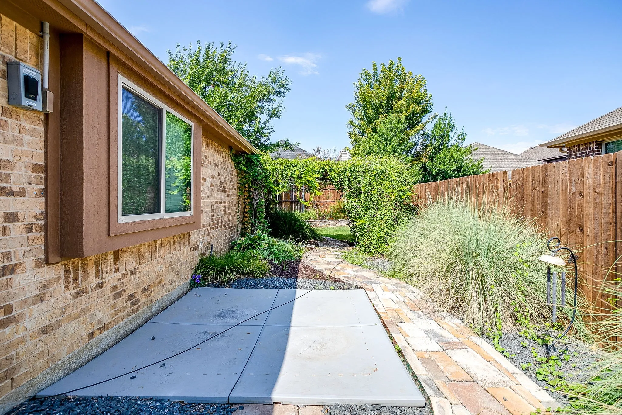 Single Family Residence For Sale in Johnson County , 1169 Spring Cress Drive, Burleson, Texas 76028, 4 Bedroom, 2 Bathroom, 3 Garage spaces, 2,305 Sqft, built in 2016, mls#21394864, Real Estate Agent in Burleson, Homes For Sale in Johnson county, Homes For Sale in Burleson, Realtor in Burleson Texas, Real Estate Brokerage Independent Realty Texas, Luminita Cordes Realtor