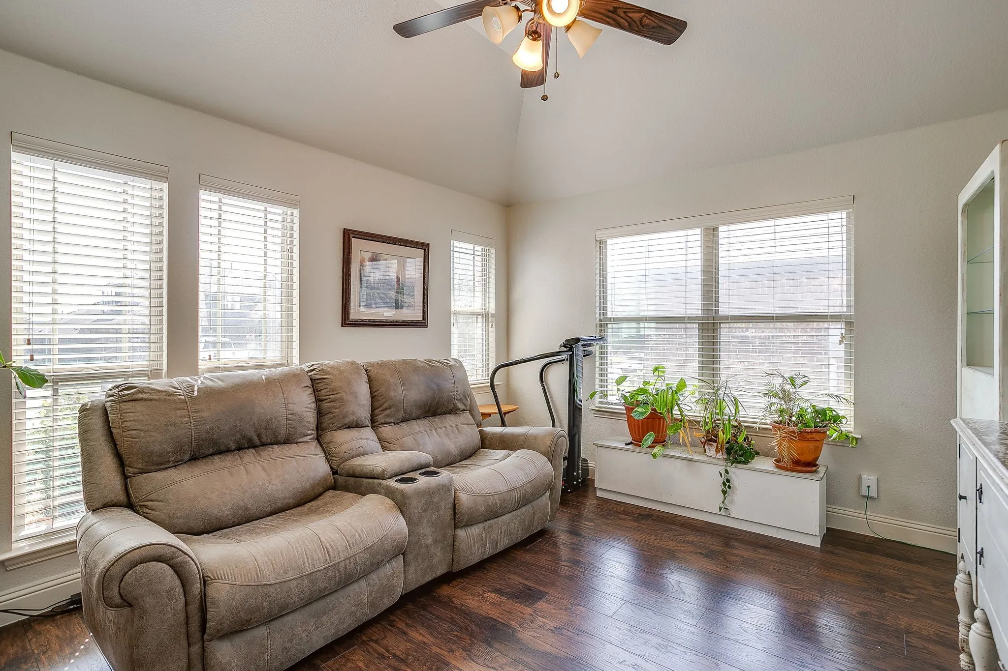Single Family Residence For Sale in Johnson County , 1169 Spring Cress Drive, Burleson, Texas 76028, 4 Bedroom, 2 Bathroom, 3 Garage spaces, 2,305 Sqft, built in 2016, mls#21394864, Real Estate Agent in Burleson, Homes For Sale in Johnson county, Homes For Sale in Burleson, Realtor in Burleson Texas, Real Estate Brokerage Independent Realty Texas, Luminita Cordes Realtor