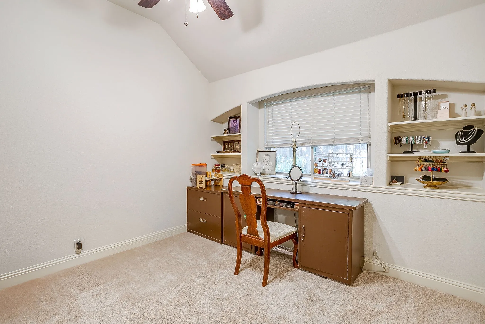Single Family Residence For Sale in Johnson County , 1169 Spring Cress Drive, Burleson, Texas 76028, 4 Bedroom, 2 Bathroom, 3 Garage spaces, 2,305 Sqft, built in 2016, mls#21394864, Real Estate Agent in Burleson, Homes For Sale in Johnson county, Homes For Sale in Burleson, Realtor in Burleson Texas, Real Estate Brokerage Independent Realty Texas, Luminita Cordes Realtor