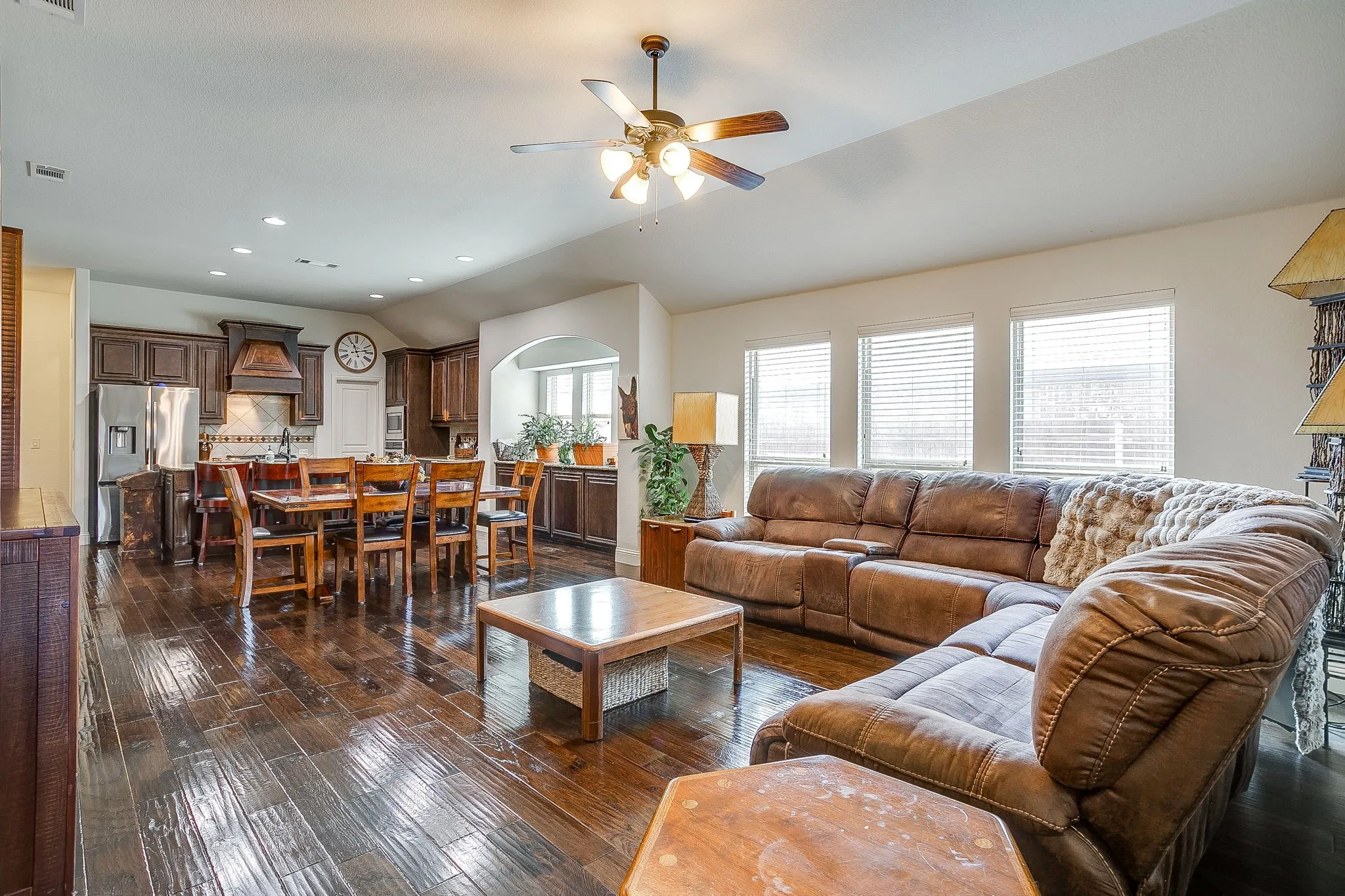 Single Family Residence For Sale in Johnson County , 1169 Spring Cress Drive, Burleson, Texas 76028, 4 Bedroom, 2 Bathroom, 3 Garage spaces, 2,305 Sqft, built in 2016, mls#21394864, Real Estate Agent in Burleson, Homes For Sale in Johnson county, Homes For Sale in Burleson, Realtor in Burleson Texas, Real Estate Brokerage Independent Realty Texas, Luminita Cordes Realtor