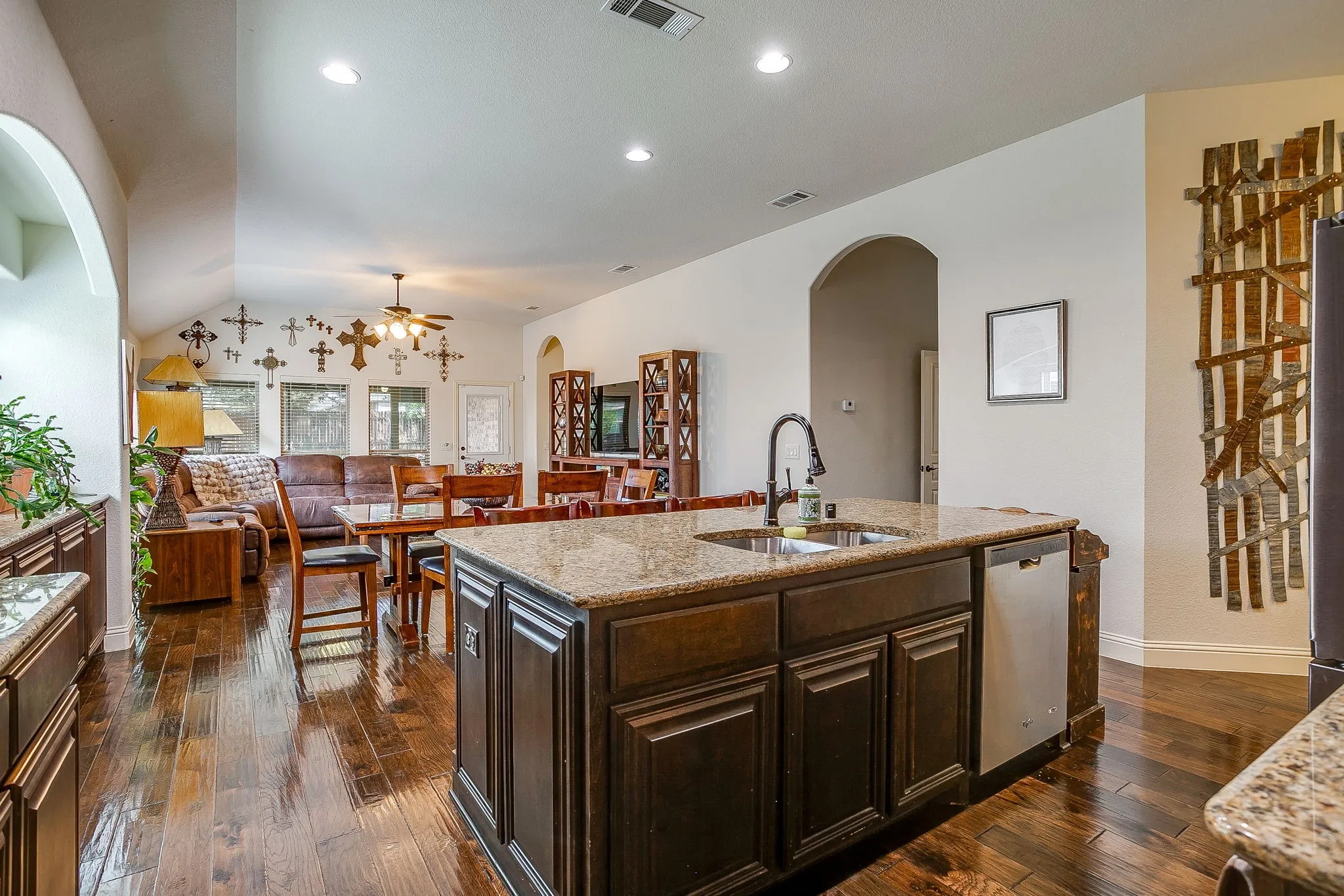 Single Family Residence For Sale in Johnson County , 1169 Spring Cress Drive, Burleson, Texas 76028, 4 Bedroom, 2 Bathroom, 3 Garage spaces, 2,305 Sqft, built in 2016, mls#21394864, Real Estate Agent in Burleson, Homes For Sale in Johnson county, Homes For Sale in Burleson, Realtor in Burleson Texas, Real Estate Brokerage Independent Realty Texas, Luminita Cordes Realtor