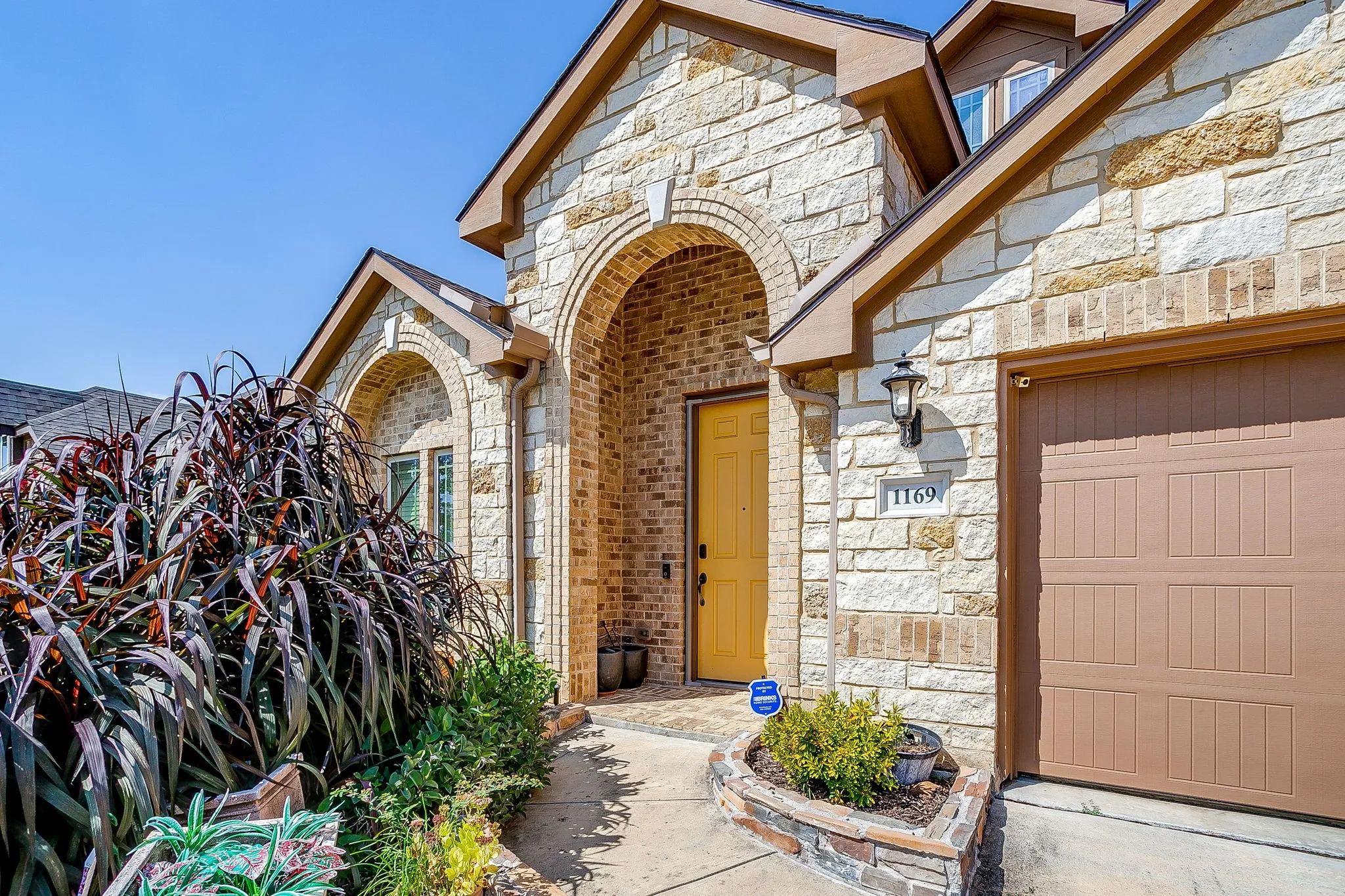 Single Family Residence For Sale in Johnson County , 1169 Spring Cress Drive, Burleson, Texas 76028, 4 Bedroom, 2 Bathroom, 3 Garage spaces, 2,305 Sqft, built in 2016, mls#21394864, Real Estate Agent in Burleson, Homes For Sale in Johnson county, Homes For Sale in Burleson, Realtor in Burleson Texas, Real Estate Brokerage Independent Realty Texas, Luminita Cordes Realtor