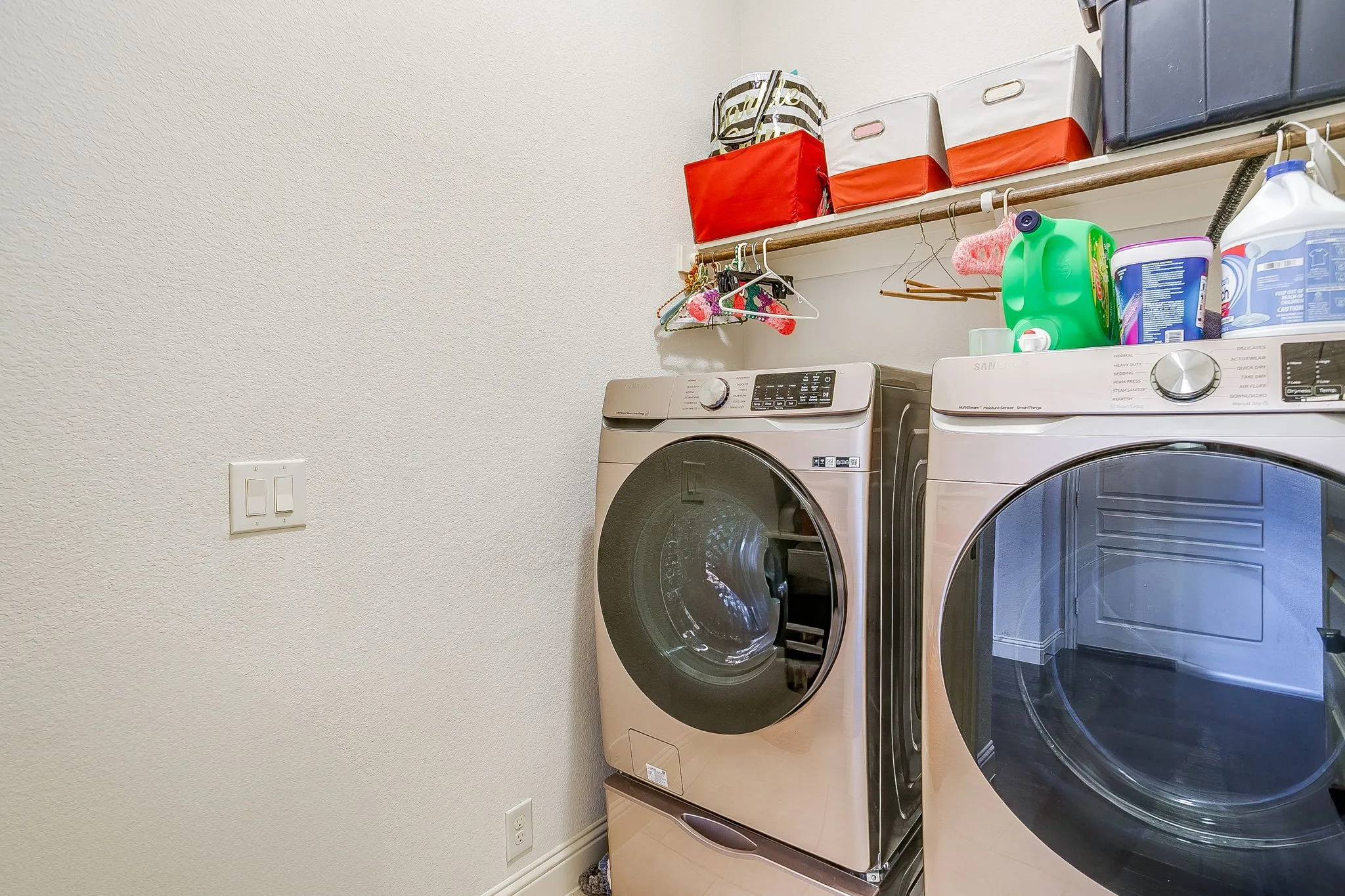 Single Family Residence For Sale in Johnson County , 1169 Spring Cress Drive, Burleson, Texas 76028, 4 Bedroom, 2 Bathroom, 3 Garage spaces, 2,305 Sqft, built in 2016, mls#21394864, Real Estate Agent in Burleson, Homes For Sale in Johnson county, Homes For Sale in Burleson, Realtor in Burleson Texas, Real Estate Brokerage Independent Realty Texas, Luminita Cordes Realtor