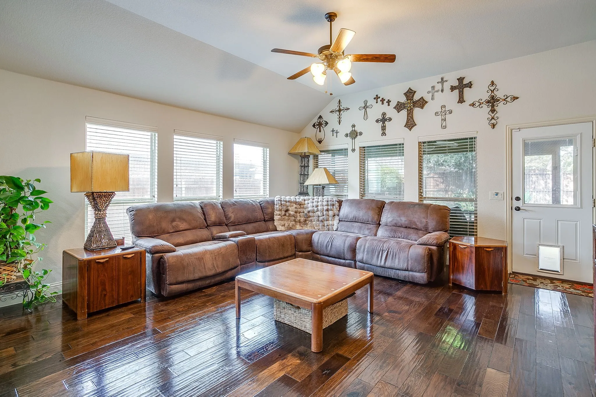 Single Family Residence For Sale in Johnson County , 1169 Spring Cress Drive, Burleson, Texas 76028, 4 Bedroom, 2 Bathroom, 3 Garage spaces, 2,305 Sqft, built in 2016, mls#21394864, Real Estate Agent in Burleson, Homes For Sale in Johnson county, Homes For Sale in Burleson, Realtor in Burleson Texas, Real Estate Brokerage Independent Realty Texas, Luminita Cordes Realtor