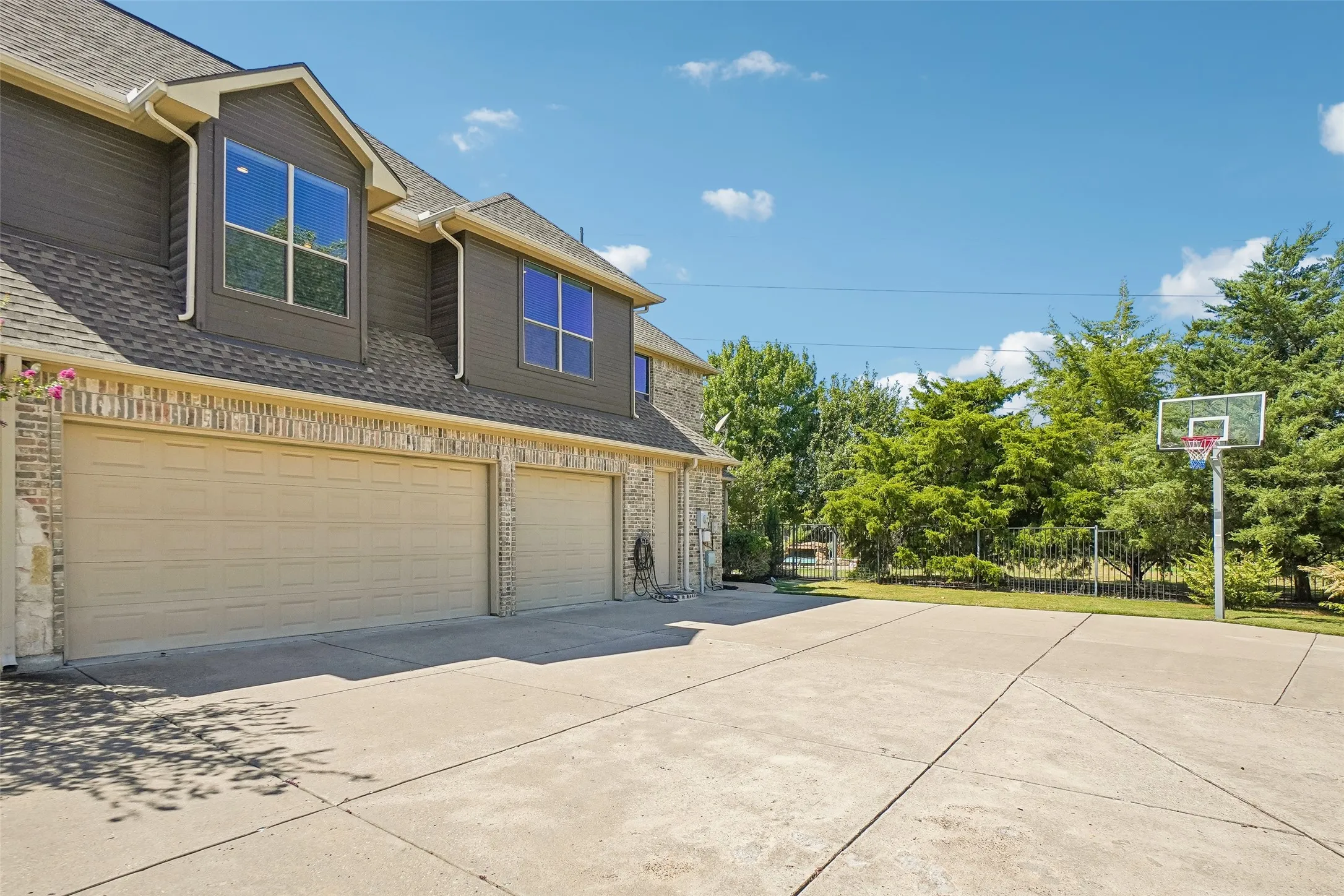 Single Family Residence For Sale in Collin County , 1761 Elmhurst Court, Prosper, Texas 75078, 4 Bedroom, 4 Bathroom, 3 Garage spaces, 4,021 Sqft, built in 2004, mls#21395031, Real Estate Agent in Prosper, Homes For Sale in Collin county, Homes For Sale in Prosper, Realtor in Prosper Texas, Real Estate Brokerage Independent Realty Texas, Luminita Cordes Realtor