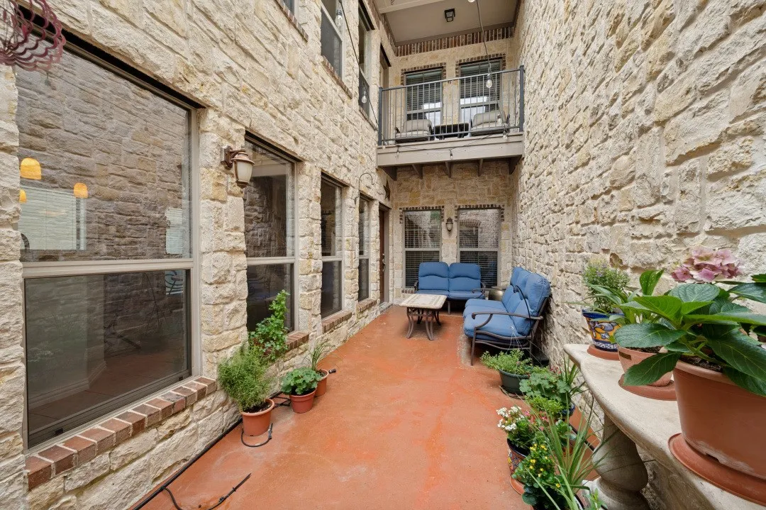 Townhouse For Sale in Collin County , 8913 Trolley Trail, Mc Kinney, Texas 75070, 2 Bedroom, 3 Bathroom, 2 Garage spaces, 1,687 Sqft, built in 2005, mls#21393334, Real Estate Agent in Mc Kinney, Homes For Sale in Collin county, Homes For Sale in Mc Kinney, Realtor in Mc Kinney Texas, Real Estate Brokerage Independent Realty Texas, Luminita Cordes Realtor