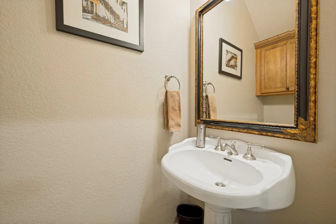 Townhouse For Sale in Collin County , 8913 Trolley Trail, Mc Kinney, Texas 75070, 2 Bedroom, 3 Bathroom, 2 Garage spaces, 1,687 Sqft, built in 2005, mls#21393334, Real Estate Agent in Mc Kinney, Homes For Sale in Collin county, Homes For Sale in Mc Kinney, Realtor in Mc Kinney Texas, Real Estate Brokerage Independent Realty Texas, Luminita Cordes Realtor