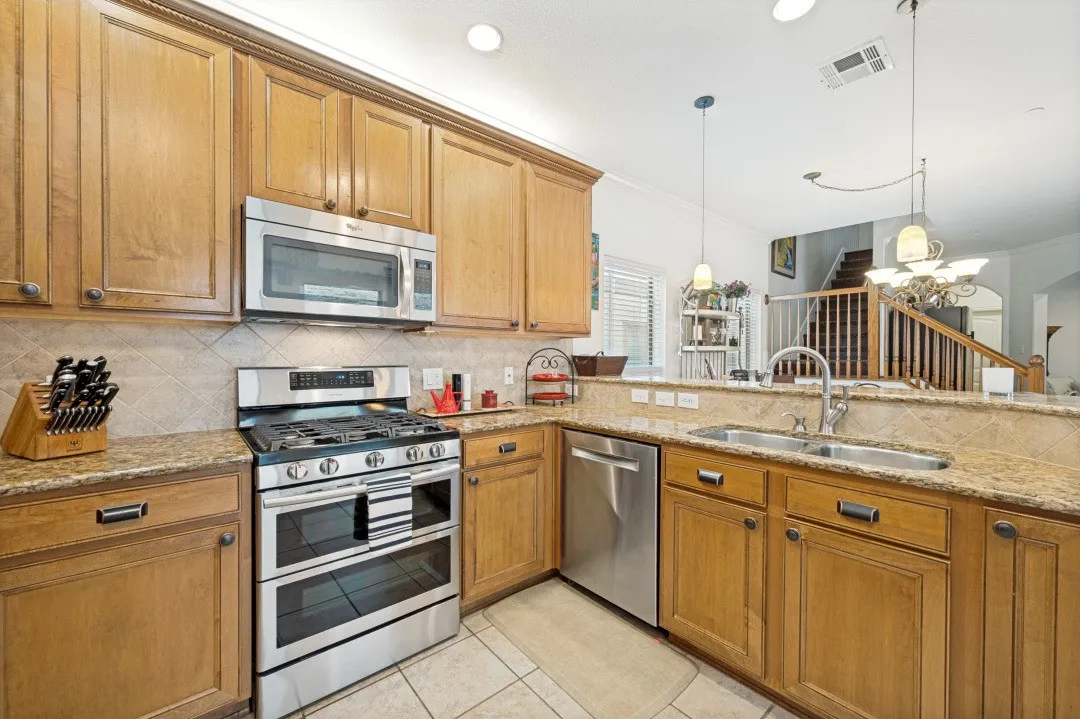 Townhouse For Sale in Collin County , 8913 Trolley Trail, Mc Kinney, Texas 75070, 2 Bedroom, 3 Bathroom, 2 Garage spaces, 1,687 Sqft, built in 2005, mls#21393334, Real Estate Agent in Mc Kinney, Homes For Sale in Collin county, Homes For Sale in Mc Kinney, Realtor in Mc Kinney Texas, Real Estate Brokerage Independent Realty Texas, Luminita Cordes Realtor