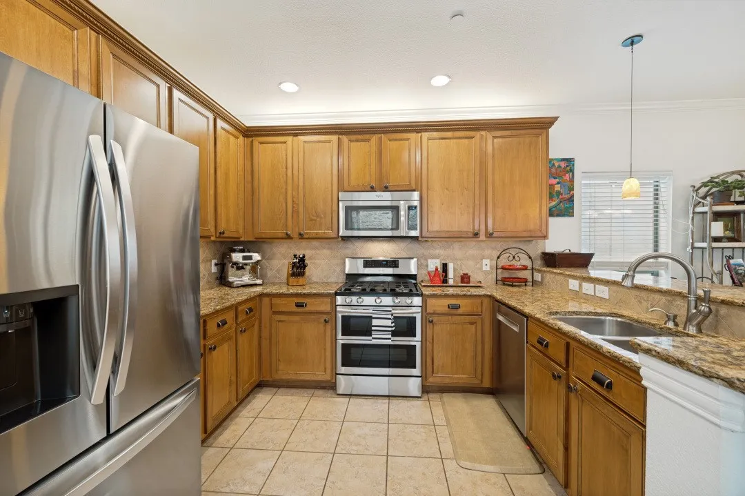 Townhouse For Sale in Collin County , 8913 Trolley Trail, Mc Kinney, Texas 75070, 2 Bedroom, 3 Bathroom, 2 Garage spaces, 1,687 Sqft, built in 2005, mls#21393334, Real Estate Agent in Mc Kinney, Homes For Sale in Collin county, Homes For Sale in Mc Kinney, Realtor in Mc Kinney Texas, Real Estate Brokerage Independent Realty Texas, Luminita Cordes Realtor
