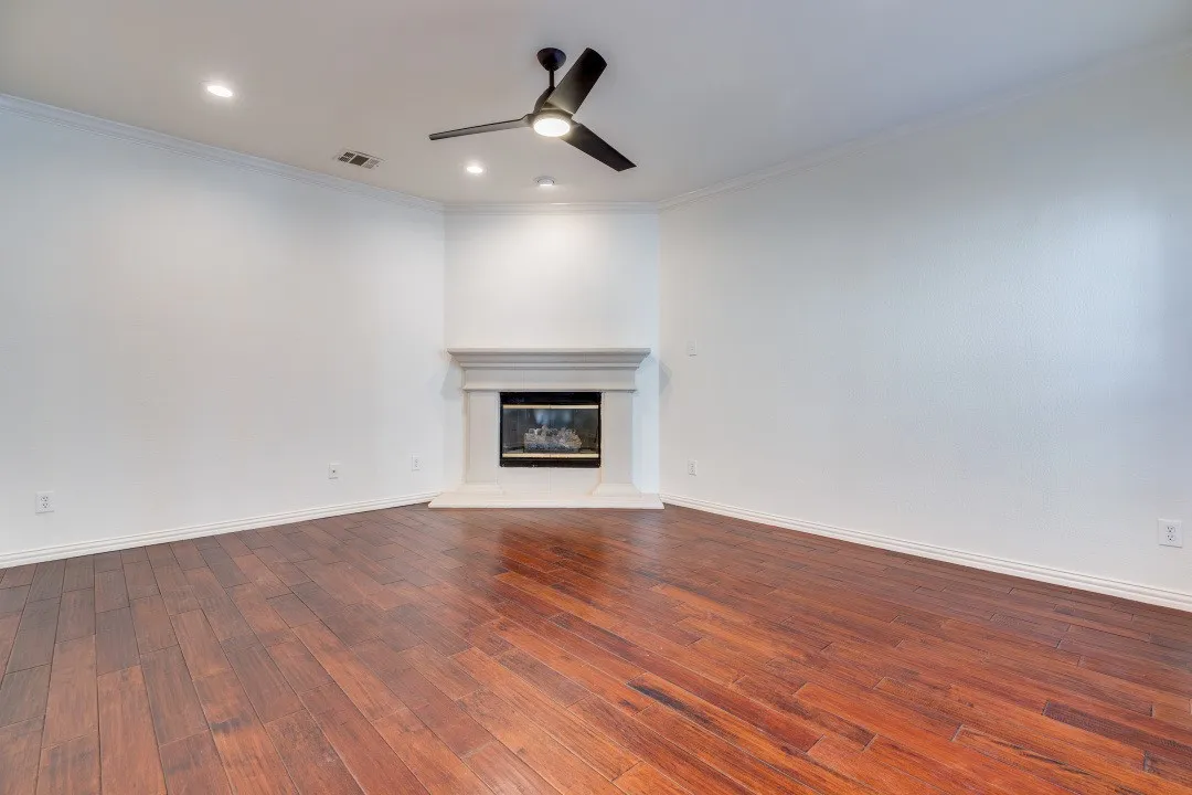Townhouse For Sale in Collin County , 8913 Trolley Trail, Mc Kinney, Texas 75070, 2 Bedroom, 3 Bathroom, 2 Garage spaces, 1,687 Sqft, built in 2005, mls#21393334, Real Estate Agent in Mc Kinney, Homes For Sale in Collin county, Homes For Sale in Mc Kinney, Realtor in Mc Kinney Texas, Real Estate Brokerage Independent Realty Texas, Luminita Cordes Realtor