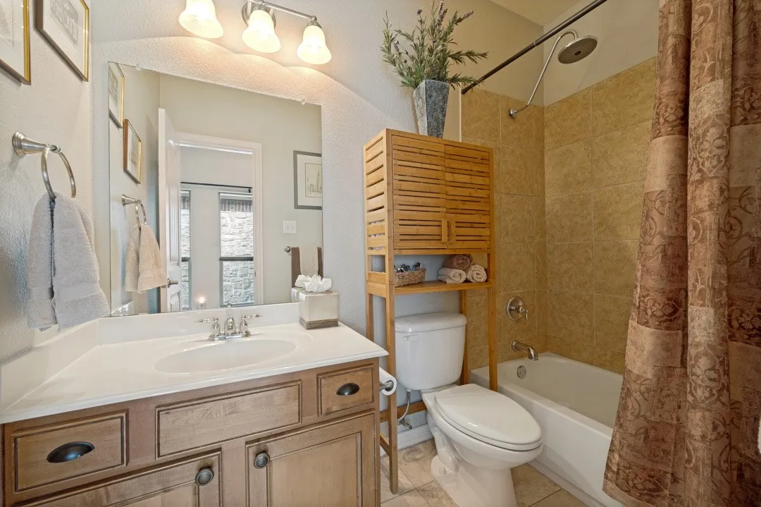 Townhouse For Sale in Collin County , 8913 Trolley Trail, Mc Kinney, Texas 75070, 2 Bedroom, 3 Bathroom, 2 Garage spaces, 1,687 Sqft, built in 2005, mls#21393334, Real Estate Agent in Mc Kinney, Homes For Sale in Collin county, Homes For Sale in Mc Kinney, Realtor in Mc Kinney Texas, Real Estate Brokerage Independent Realty Texas, Luminita Cordes Realtor