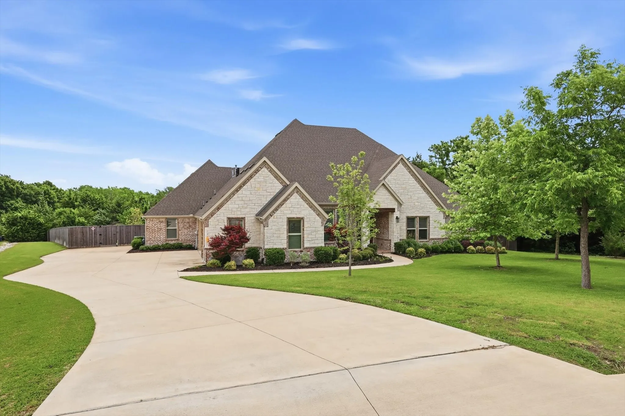 Single Family Residence For Sale in Dallas County , 1031 Country Way, Rowlett, Texas 75089, 4 Bedroom, 4 Bathroom, 3 Garage spaces, 3,821 Sqft, built in 2020, mls#21395034, Real Estate Agent in Rowlett, Homes For Sale in Dallas county, Homes For Sale in Rowlett, Realtor in Rowlett Texas, Real Estate Brokerage Independent Realty Texas, Luminita Cordes Realtor