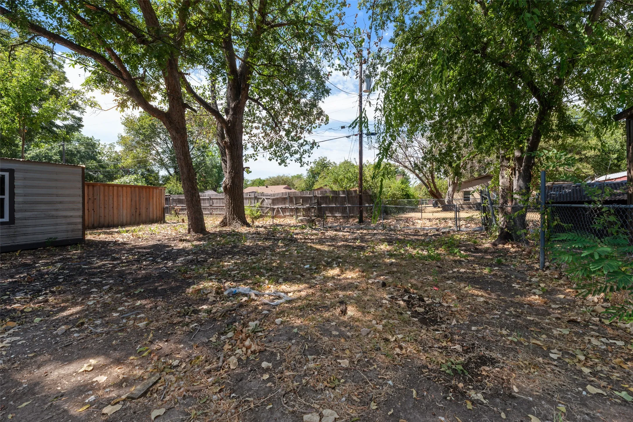 Single Family Residence For Sale in Dallas County , 409 Birchwood Circle, Mesquite, Texas 75149, 4 Bedroom, 2 Bathroom, Garage spaces, 1,733 Sqft, built in 1963, mls#21393272, Real Estate Agent in Mesquite, Homes For Sale in Dallas county, Homes For Sale in Mesquite, Realtor in Mesquite Texas, Real Estate Brokerage Independent Realty Texas, Luminita Cordes Realtor