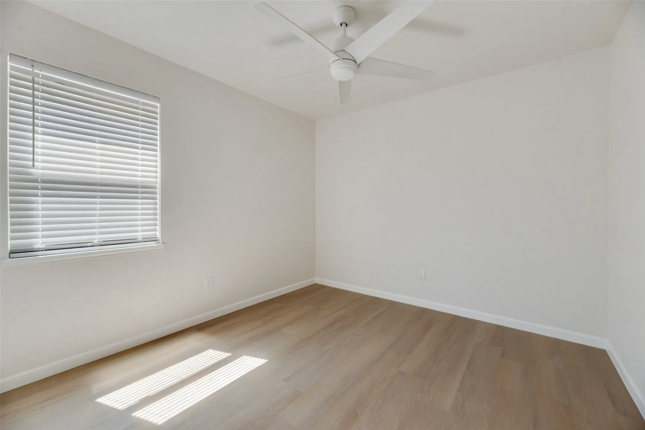 Single Family Residence For Sale in Dallas County , 409 Birchwood Circle, Mesquite, Texas 75149, 4 Bedroom, 2 Bathroom, Garage spaces, 1,733 Sqft, built in 1963, mls#21393272, Real Estate Agent in Mesquite, Homes For Sale in Dallas county, Homes For Sale in Mesquite, Realtor in Mesquite Texas, Real Estate Brokerage Independent Realty Texas, Luminita Cordes Realtor