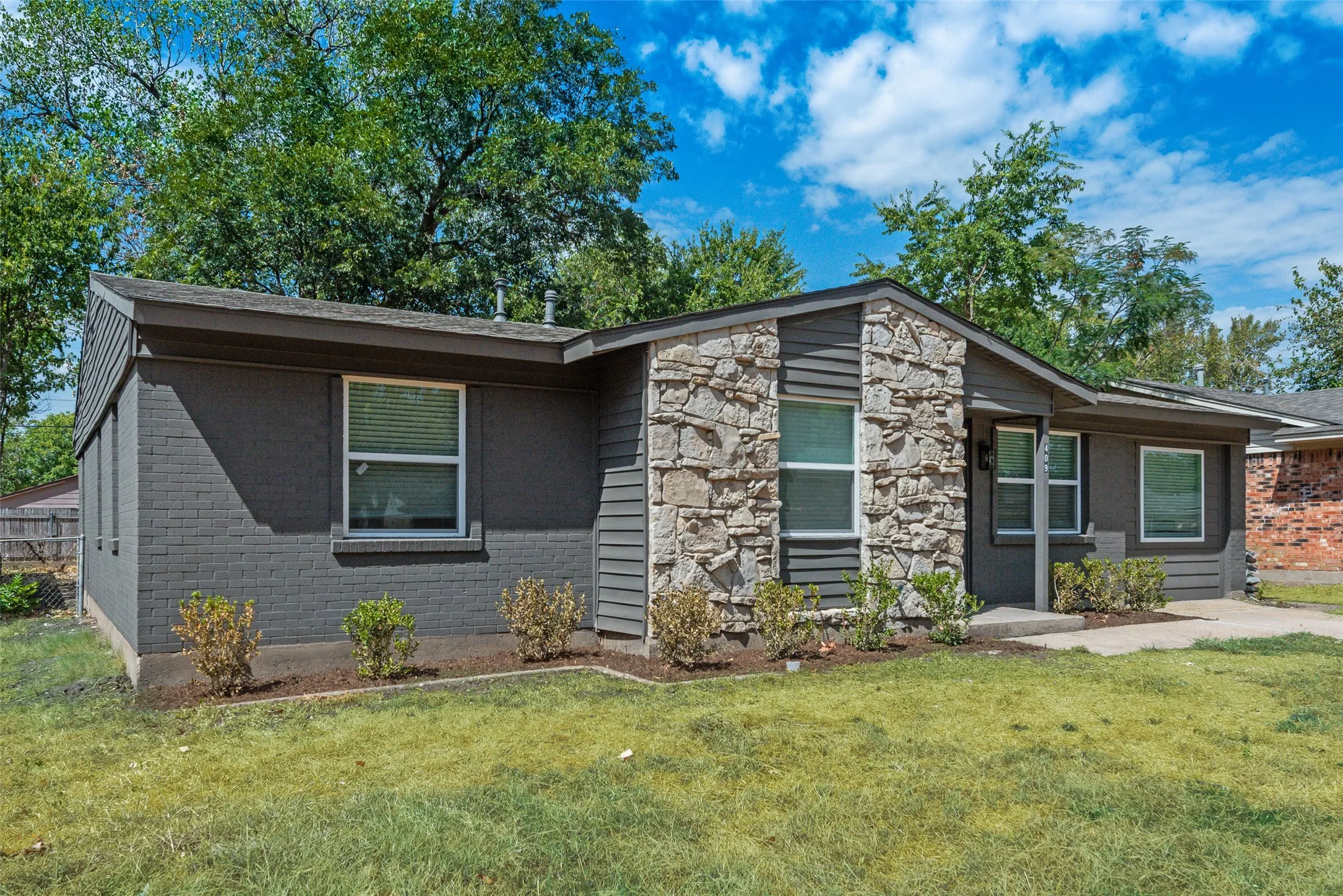 Single Family Residence For Sale in Dallas County , 409 Birchwood Circle, Mesquite, Texas 75149, 4 Bedroom, 2 Bathroom, Garage spaces, 1,733 Sqft, built in 1963, mls#21393272, Real Estate Agent in Mesquite, Homes For Sale in Dallas county, Homes For Sale in Mesquite, Realtor in Mesquite Texas, Real Estate Brokerage Independent Realty Texas, Luminita Cordes Realtor
