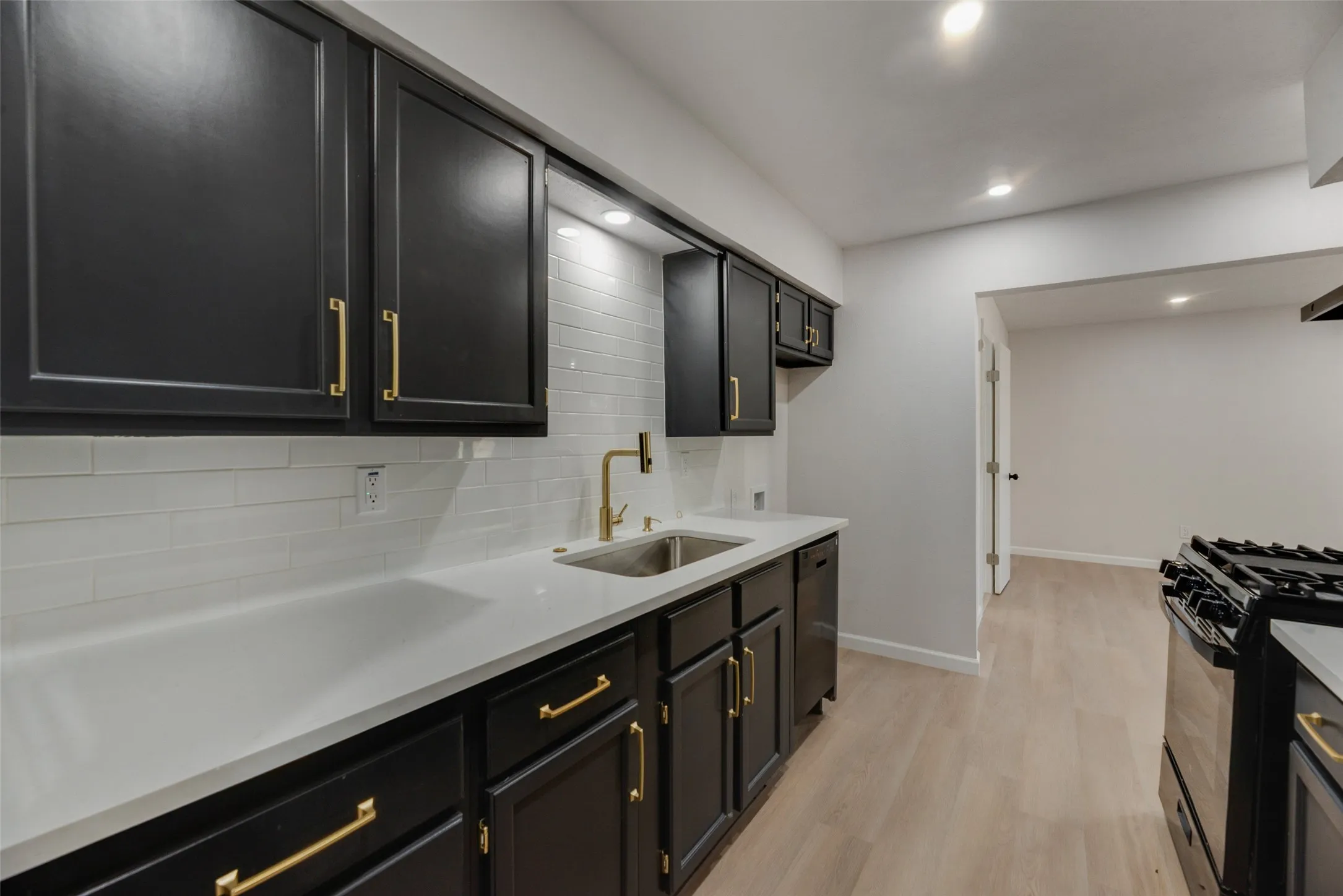 Single Family Residence For Sale in Dallas County , 409 Birchwood Circle, Mesquite, Texas 75149, 4 Bedroom, 2 Bathroom, Garage spaces, 1,733 Sqft, built in 1963, mls#21393272, Real Estate Agent in Mesquite, Homes For Sale in Dallas county, Homes For Sale in Mesquite, Realtor in Mesquite Texas, Real Estate Brokerage Independent Realty Texas, Luminita Cordes Realtor